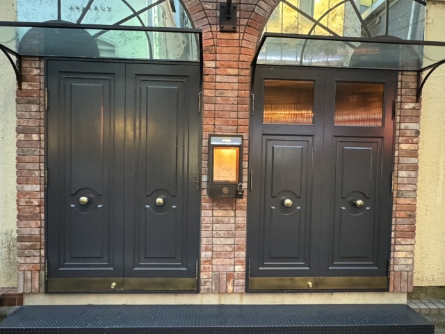 W DOORの店舗画像