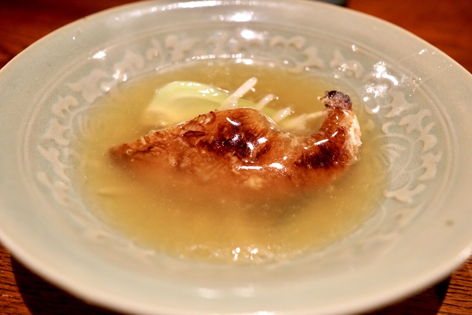 和と中華の技法を凝らしたカウンタースタイルの中華料理店【●●●】
