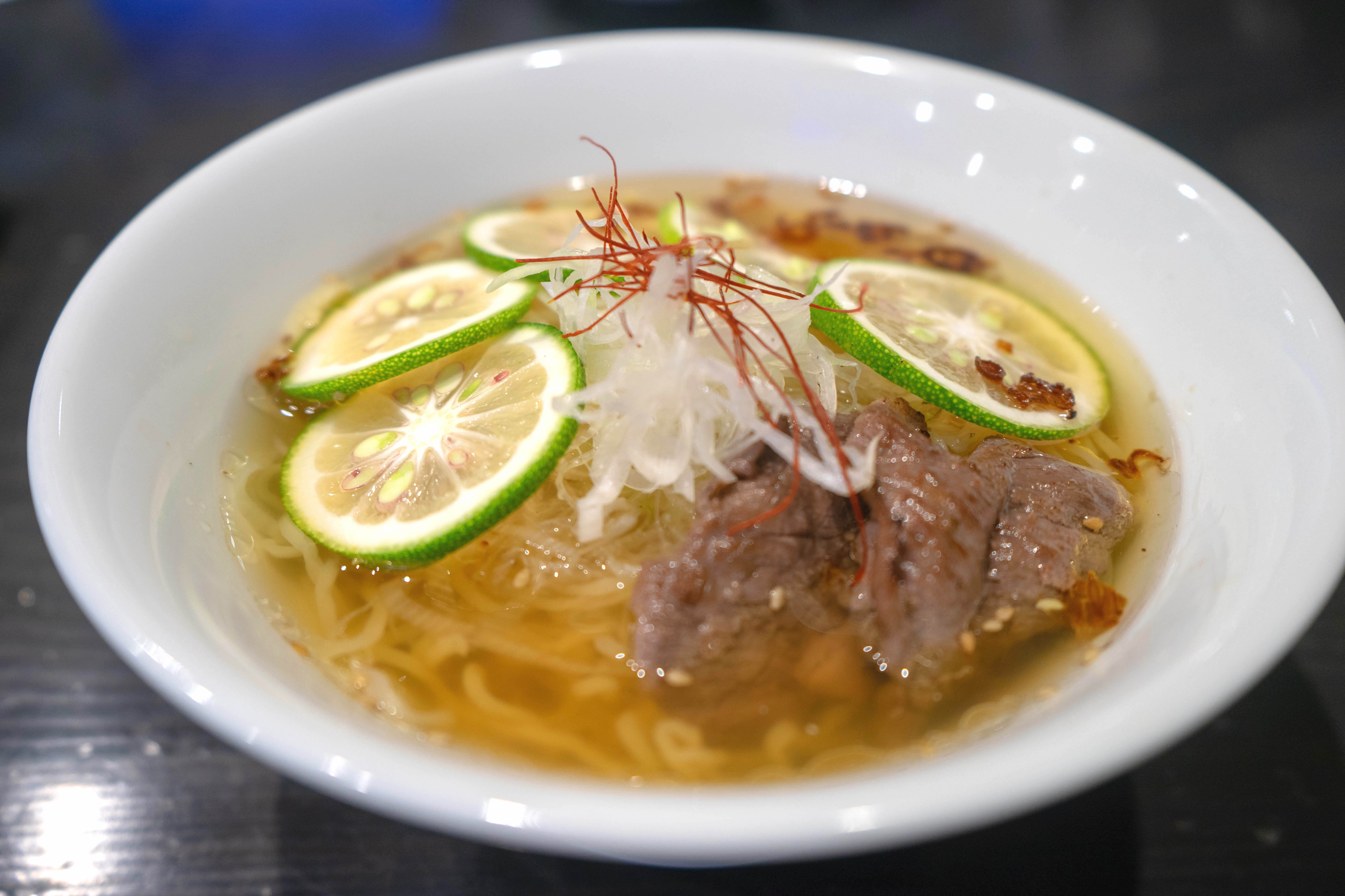 六本木の隠れらーめん店！クラブのような内装には驚愕！【●●●】