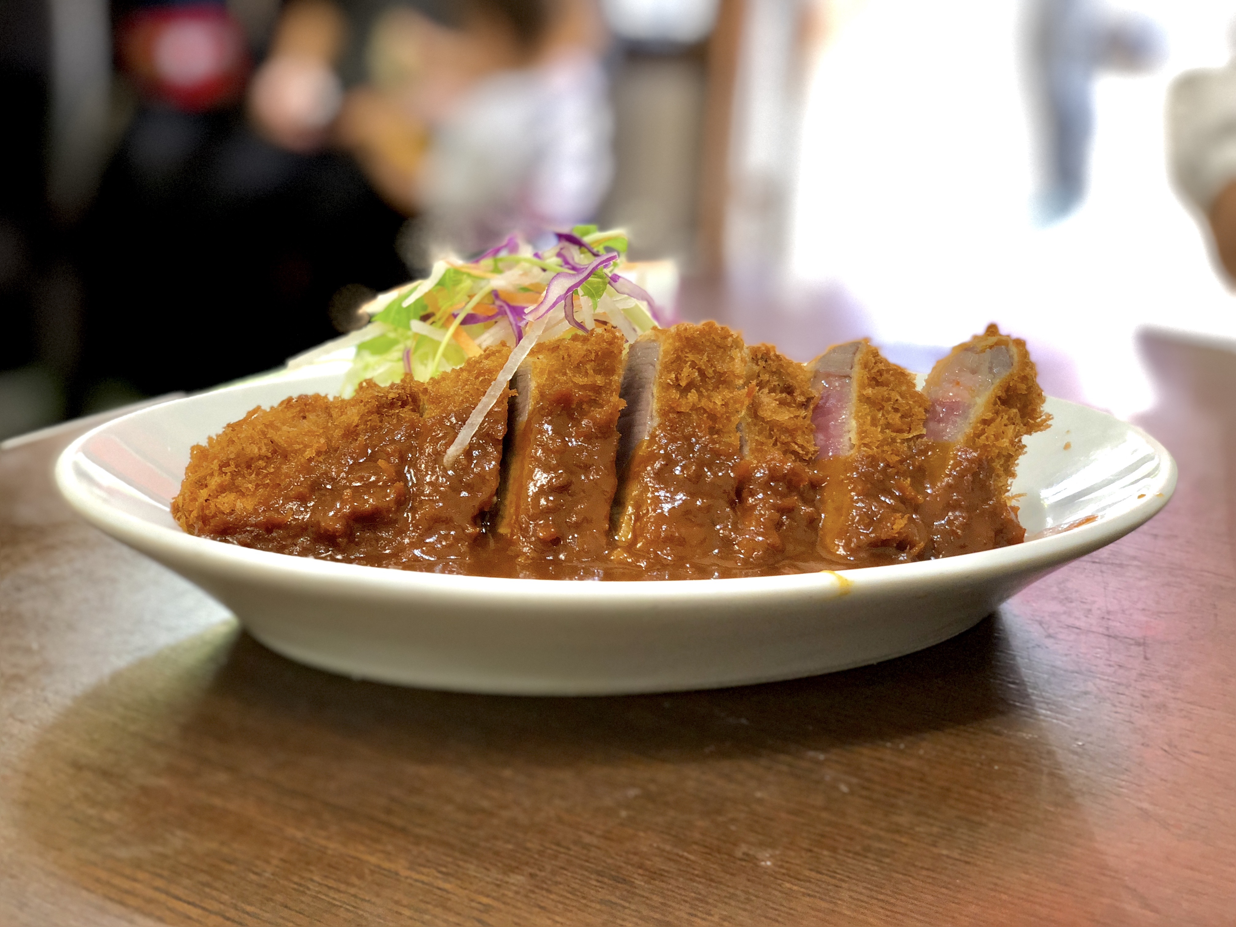 老舗の洋食屋の殿堂！「●●●」でレア感たっぷりのビフカツを味わう。
