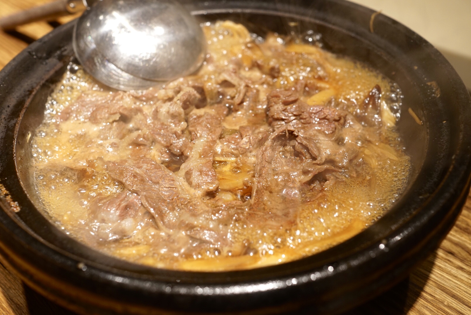 ホルモン好きにはたまらない！店主のこだわりが詰まった個性派焼肉店「●●●」