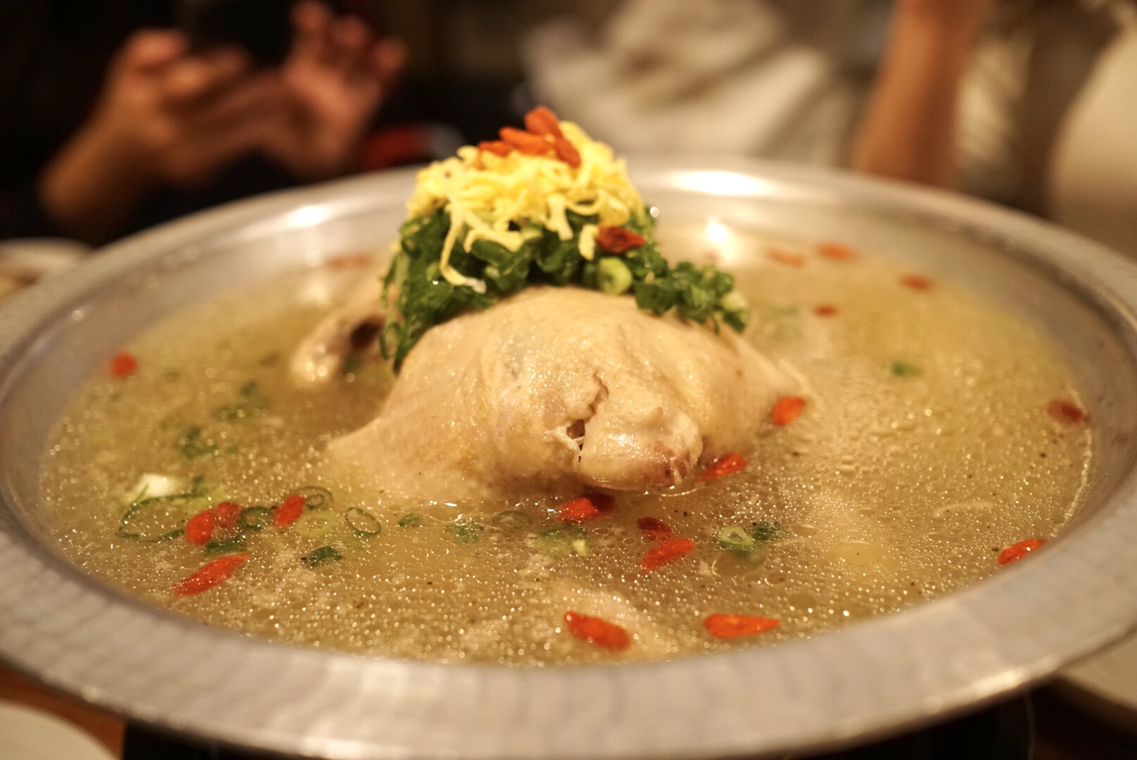 絶品！味付き肉の名物「参鶏湯」を味わいたいなら、大阪の「●●●」を訪問せよ！