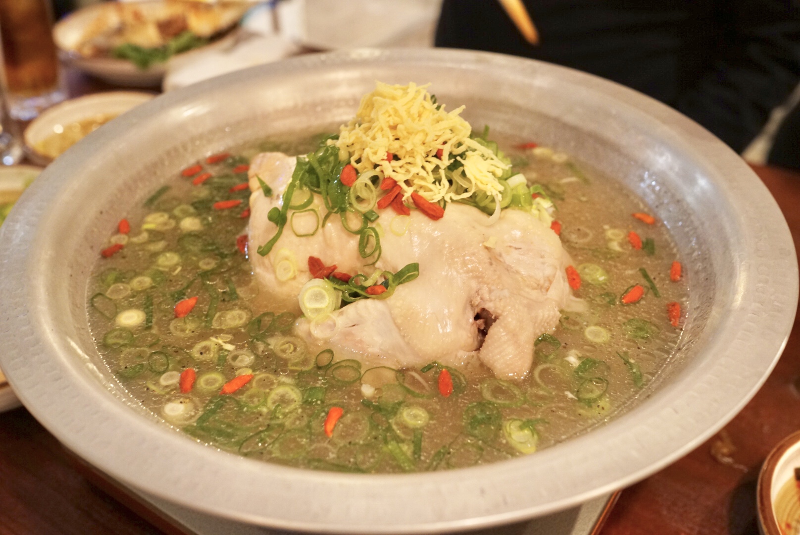 怒涛の前菜の数々？！どれもこれも驚愕の美味しさ！メインの参鶏湯も圧巻『●●●』！