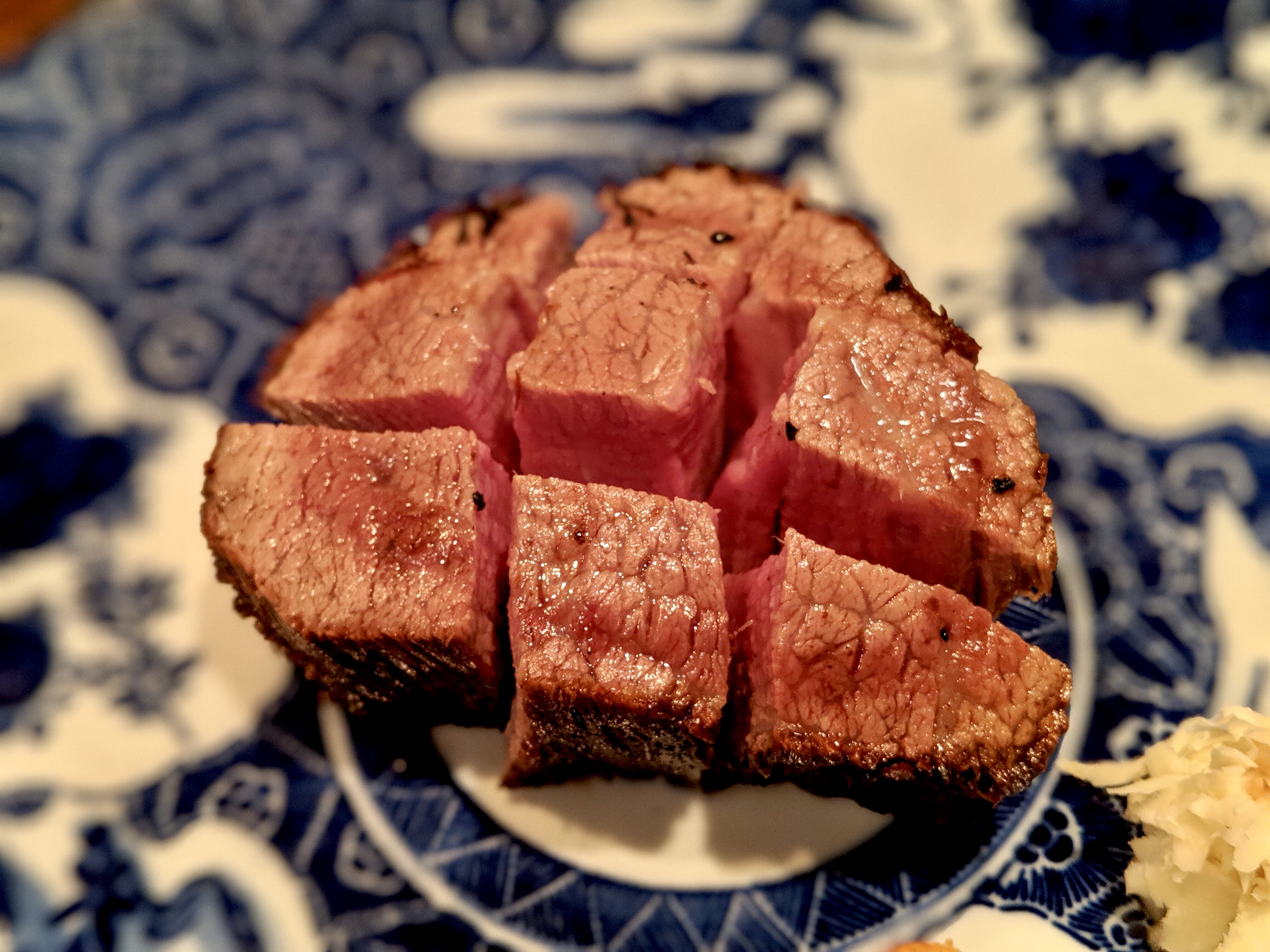大阪が誇る完全紹介制の高級肉割烹「●●●」