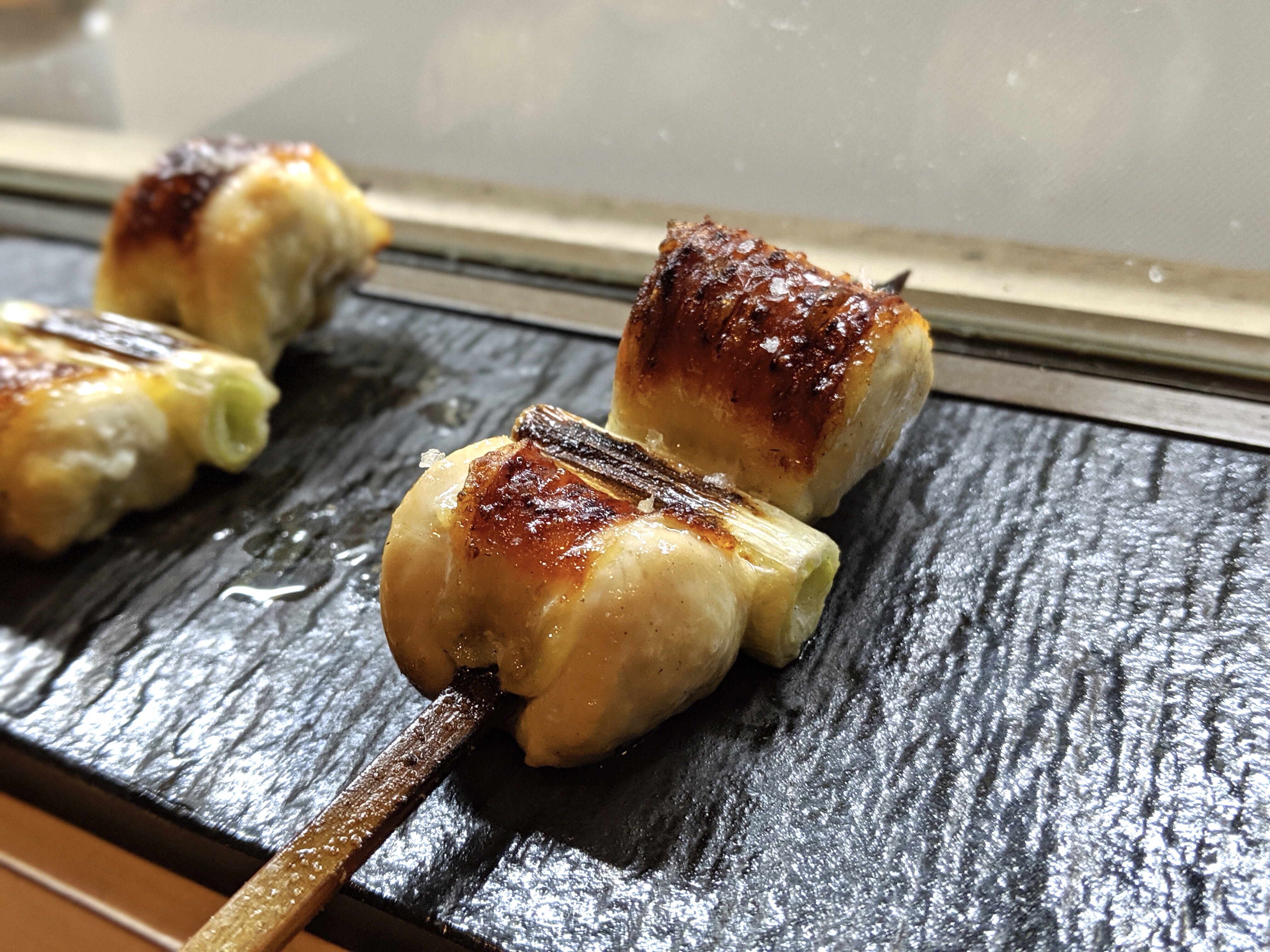 「焼鳥×中華」がテーマの新スタイルの焼鳥屋「●●●」