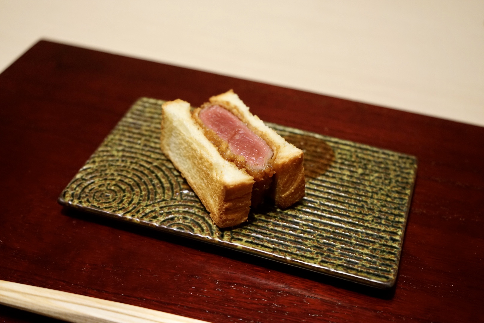 【港区グルメ】こだわりの肉と創作性のある品々で生産者と食べ手を繋げる西麻布の名店【●●●】