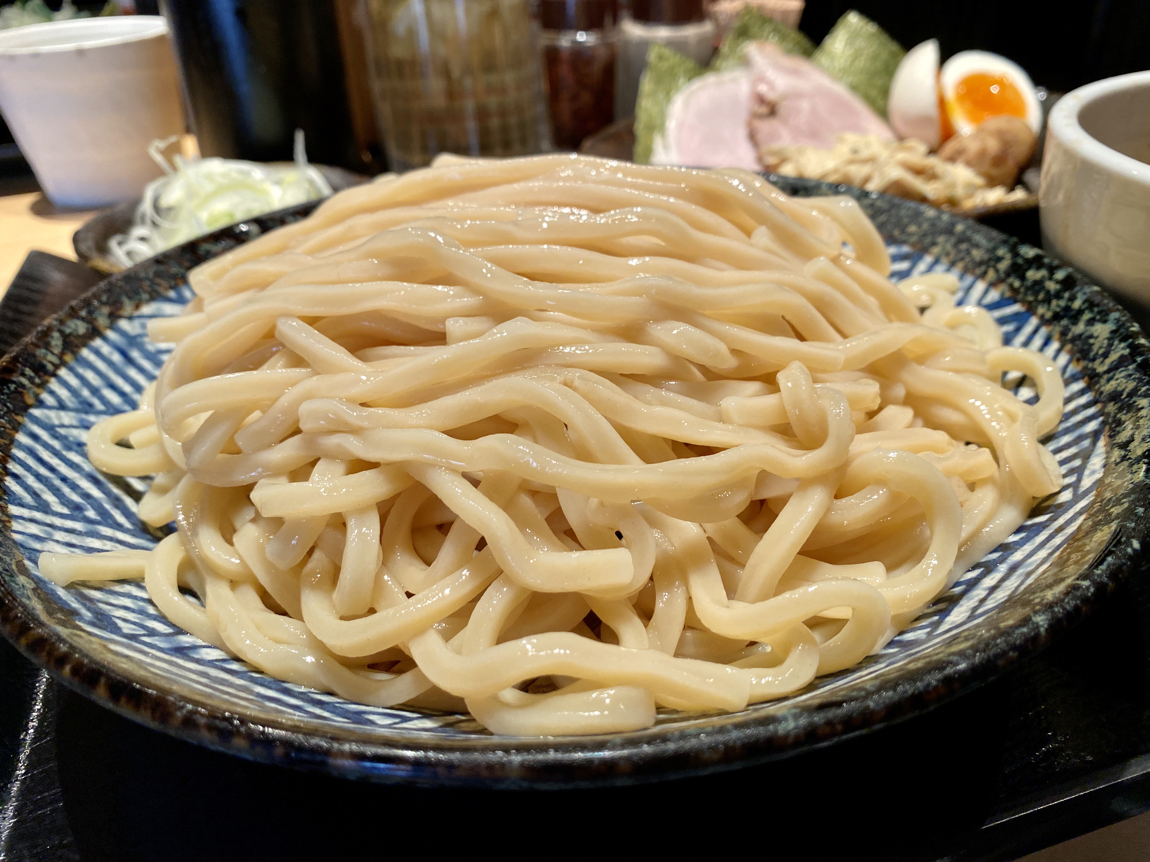 【葛飾区グルメ】名店の店主も唸る絶品つけ麺を実食！艶やかな麺とトロッとしたスープが堪らない！【●●●】