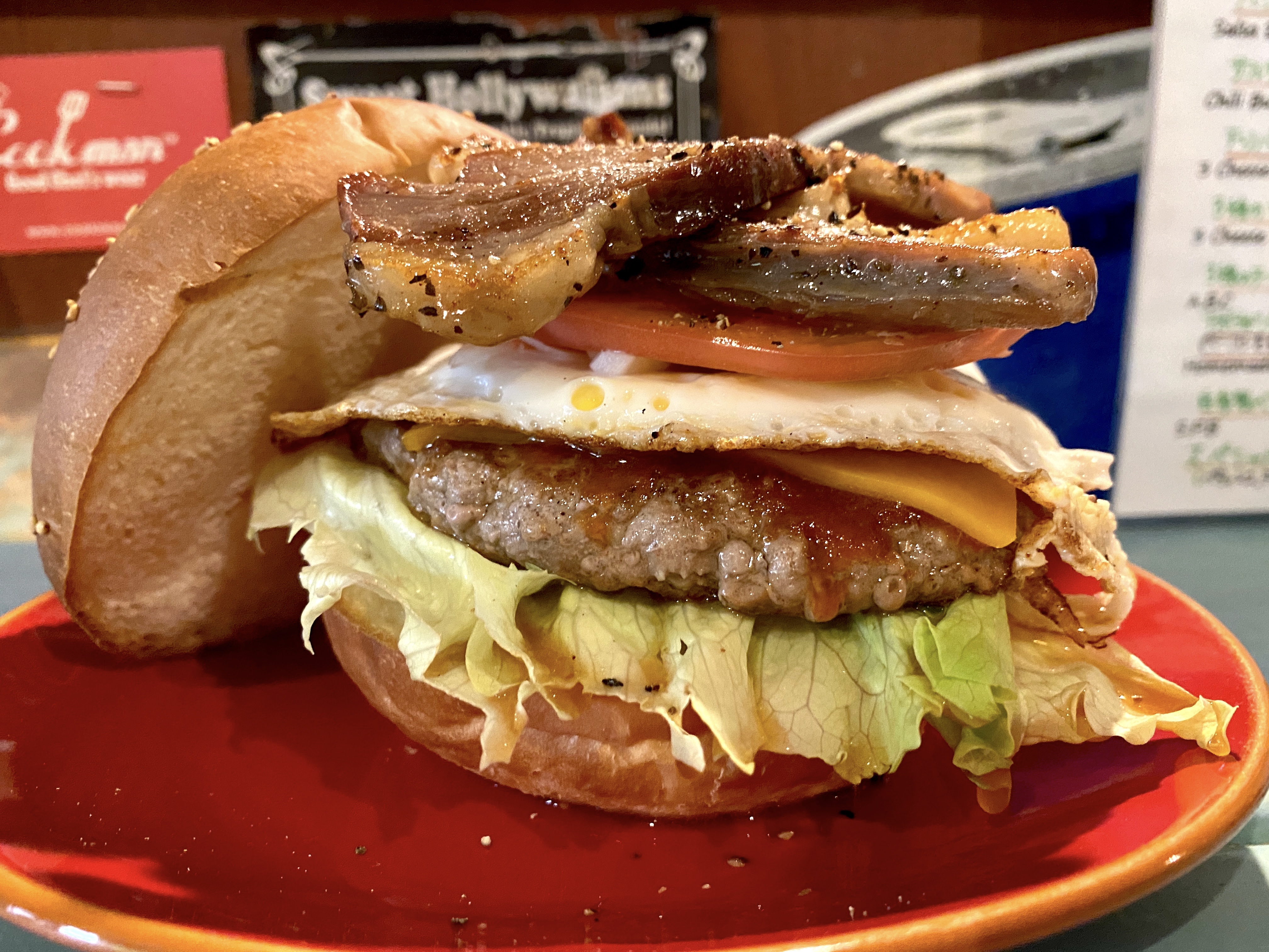 【沖縄グルメ】那覇でハンバーガーを食べるならここ！こだわりの絶品バーガー！【●●●】
