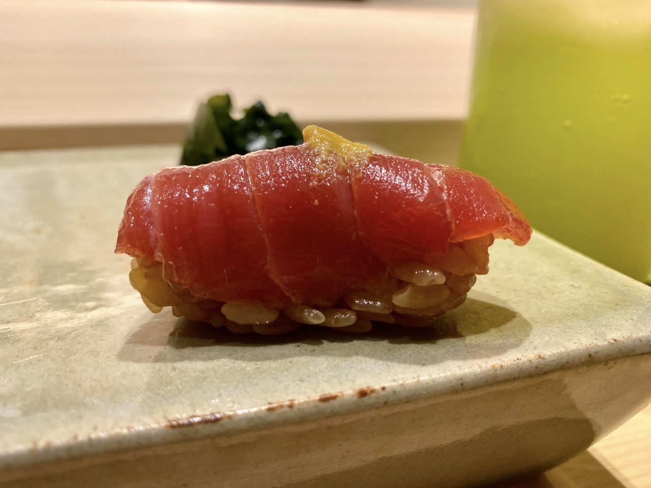 【東京グルメ】名店にて修行を重ね、丁寧かつこだわりの握りを味わえる鮨店【●●●】