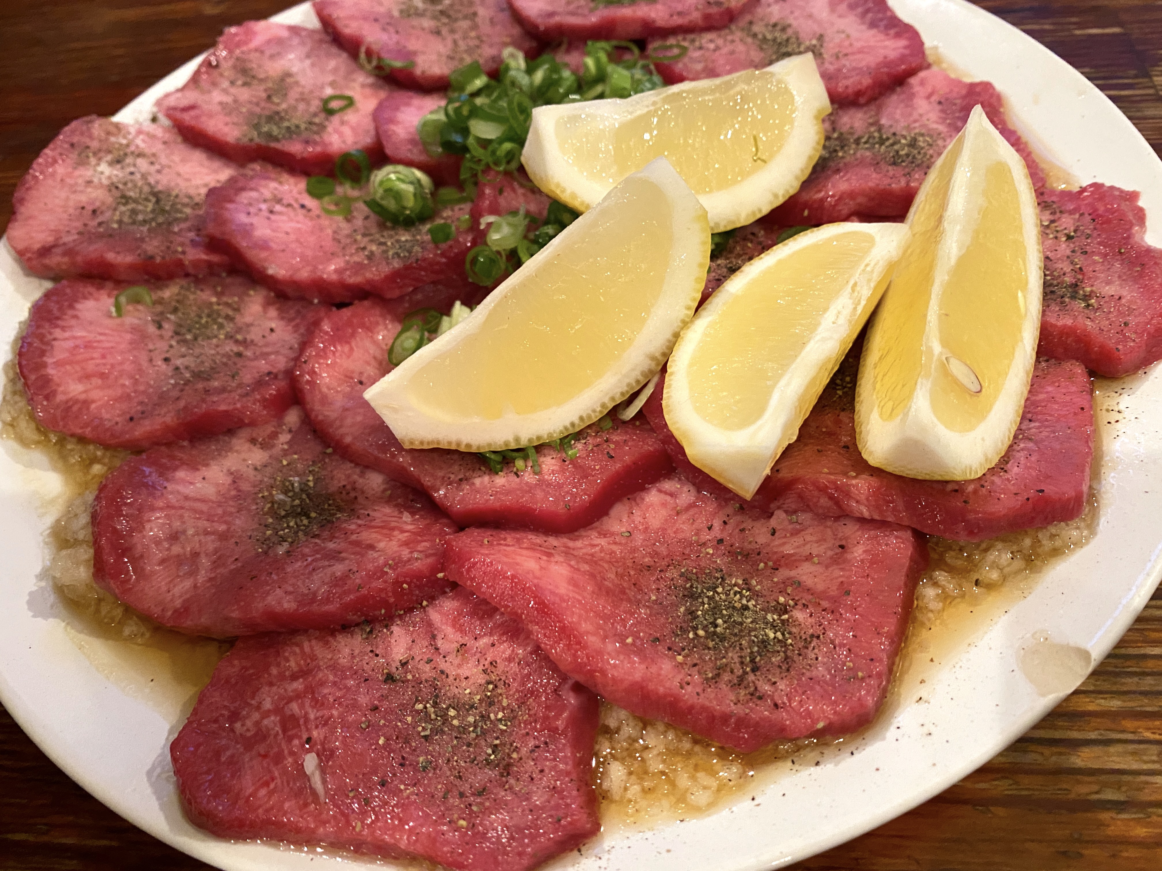 【大阪グルメ】大阪レトロな雰囲気が漂う、連日大行列の最強焼肉ここにあり！【●●●】