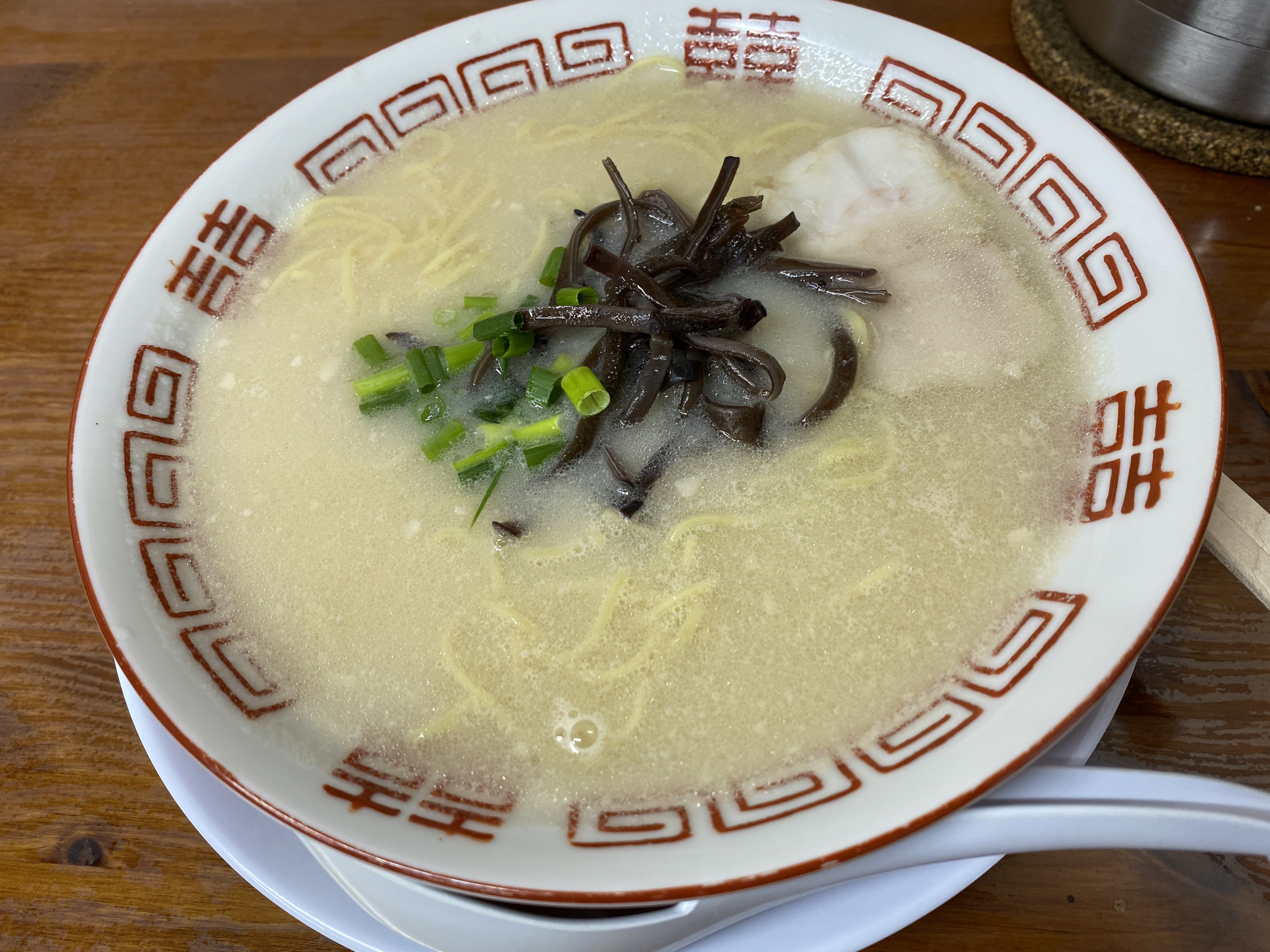 【福岡グルメ】麺とスープの組み合わせがとにかく凄い！博多のクリーミーな逸品【●●●】
