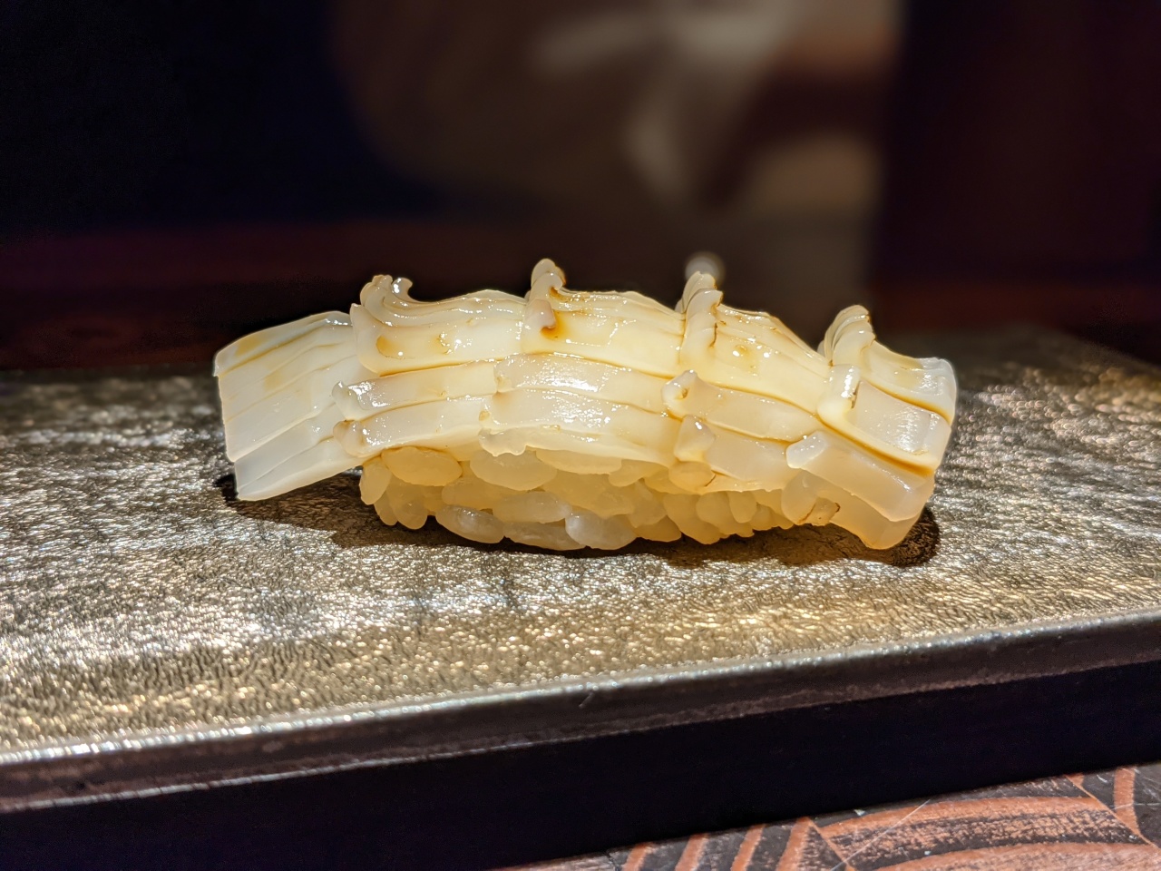 【札幌グルメ】全国から食通が集う！”変態”が握る創作性溢れる絶品鮨【●●●】