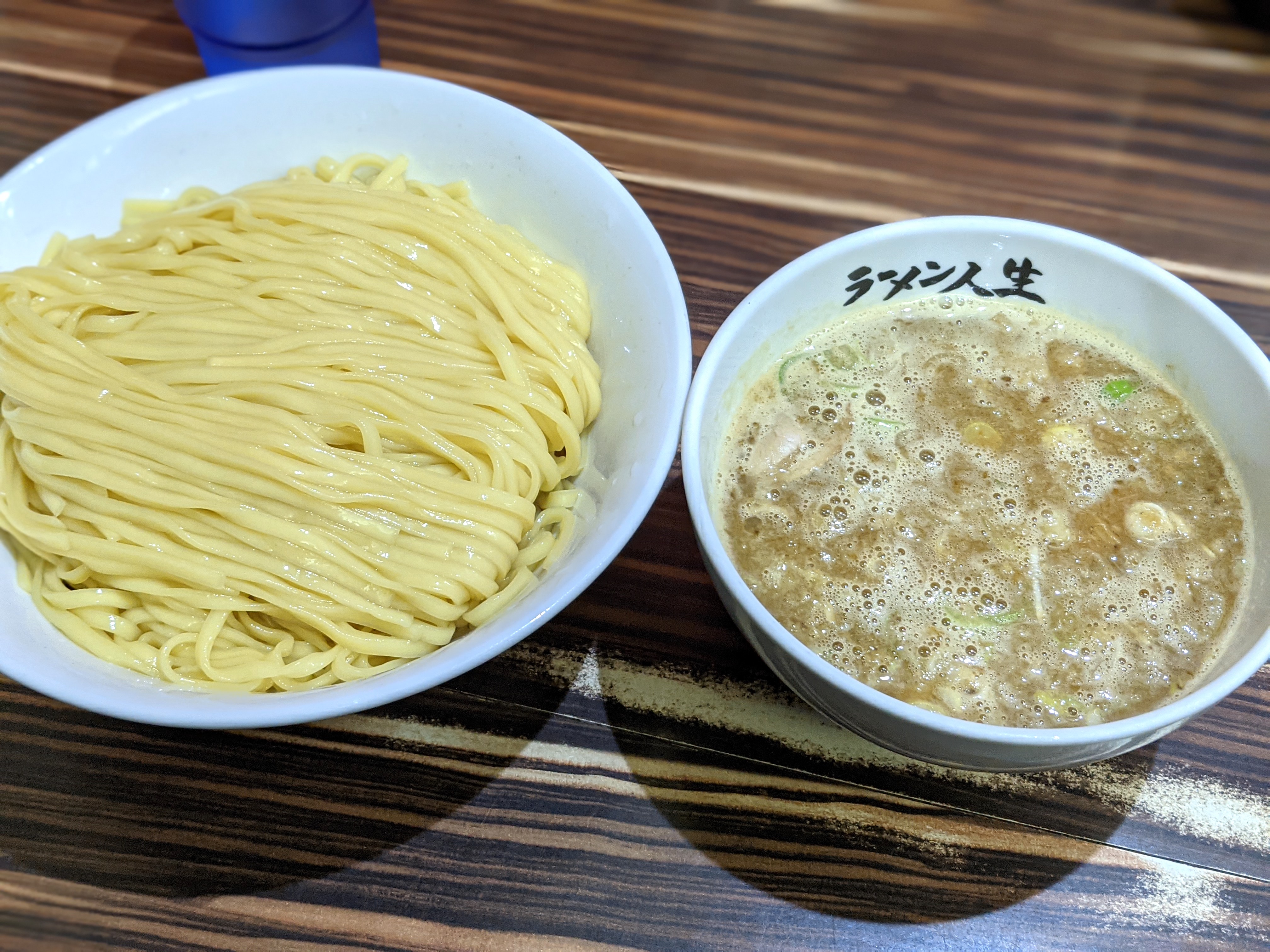 【大阪グルメ】福島ラーメンを盛り上げた大阪を代表するラーメン店の1つ。行列も頷ける極上の一杯【●●●】