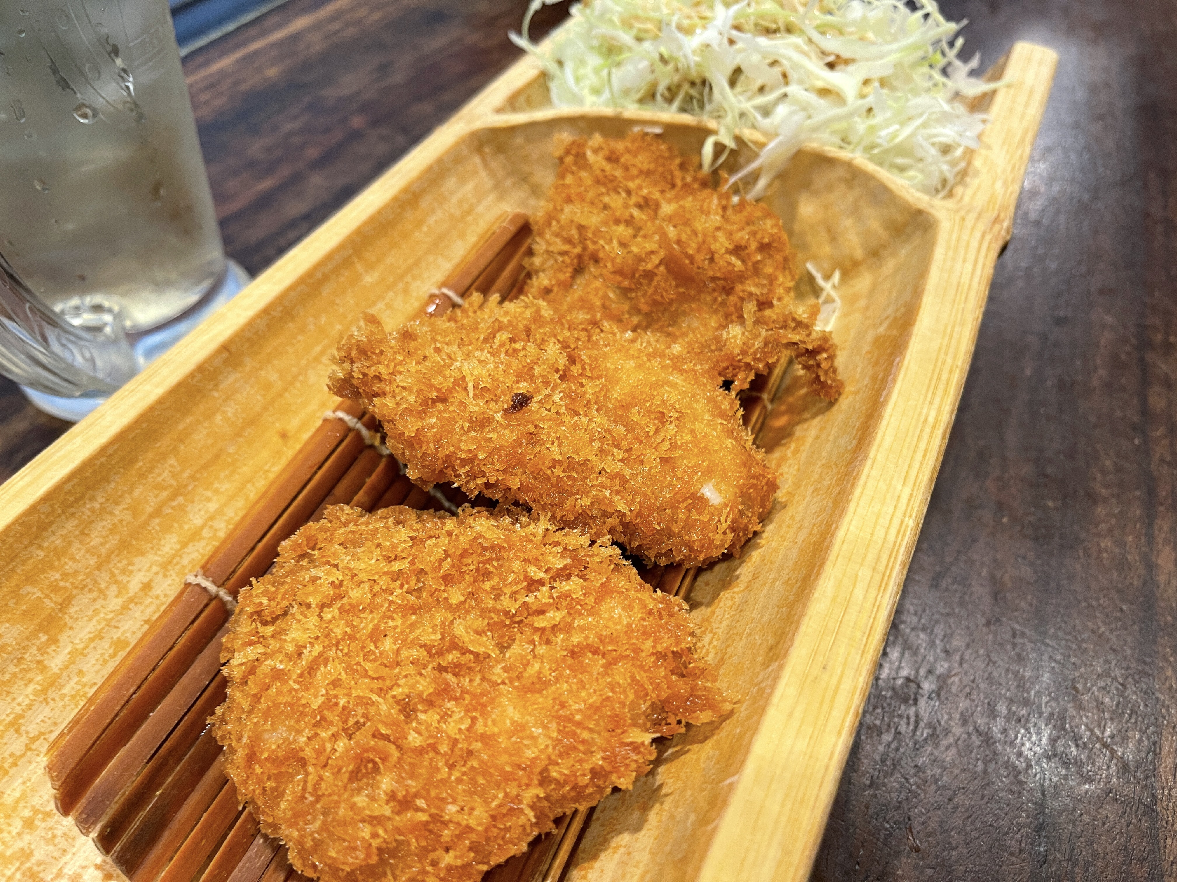 【名古屋グルメ】狐色に輝く極上のトリかつを昼から楽しめる人気居酒屋【●●●】