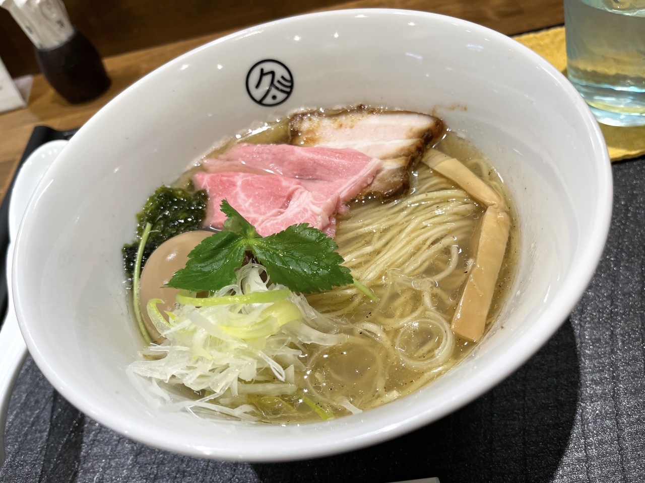 【大阪グルメ】オープンから僅か1年でミシュランビブグルマンを獲得！和食、洋食と経て、現在ラーメンに至る【●●●】