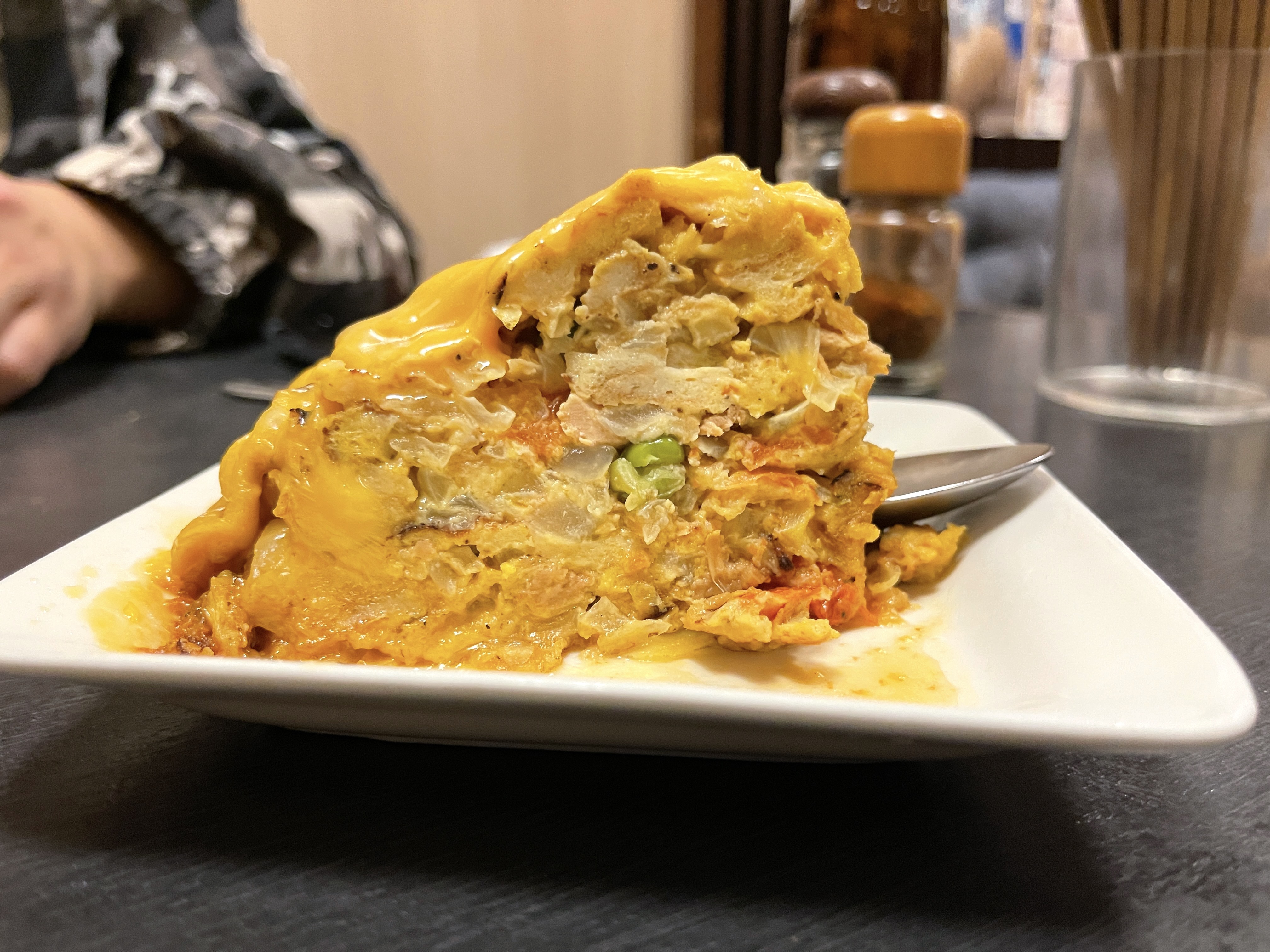 【沖縄グルメ】地元民も足繁く通う！沖縄の旨いを感じられる人気店【●●●(●●●)】