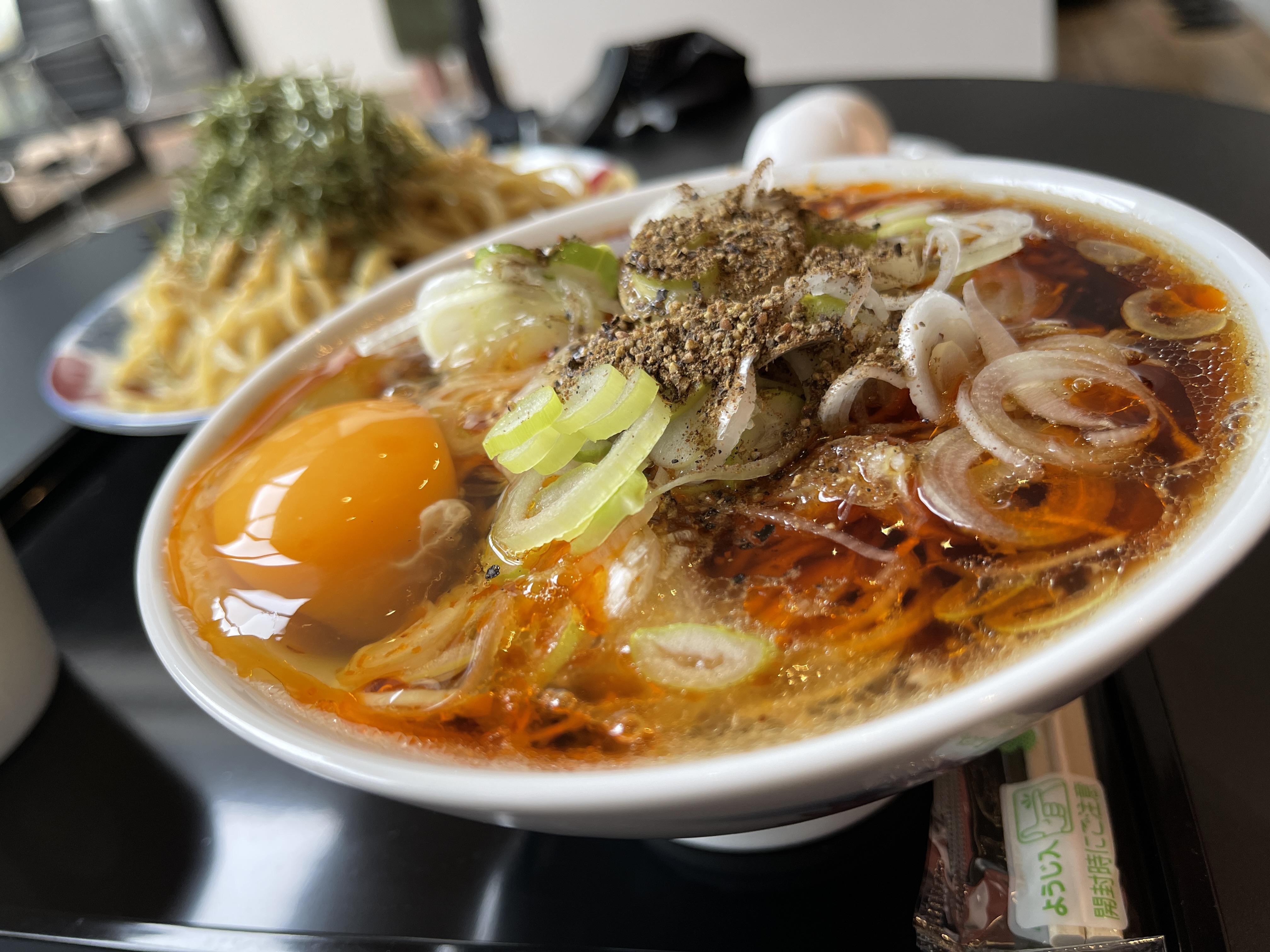 【六本木グルメ】あの人気立ち食い蕎麦屋が六本木のメルセデス・ベンツの中で食べれる「●●●」