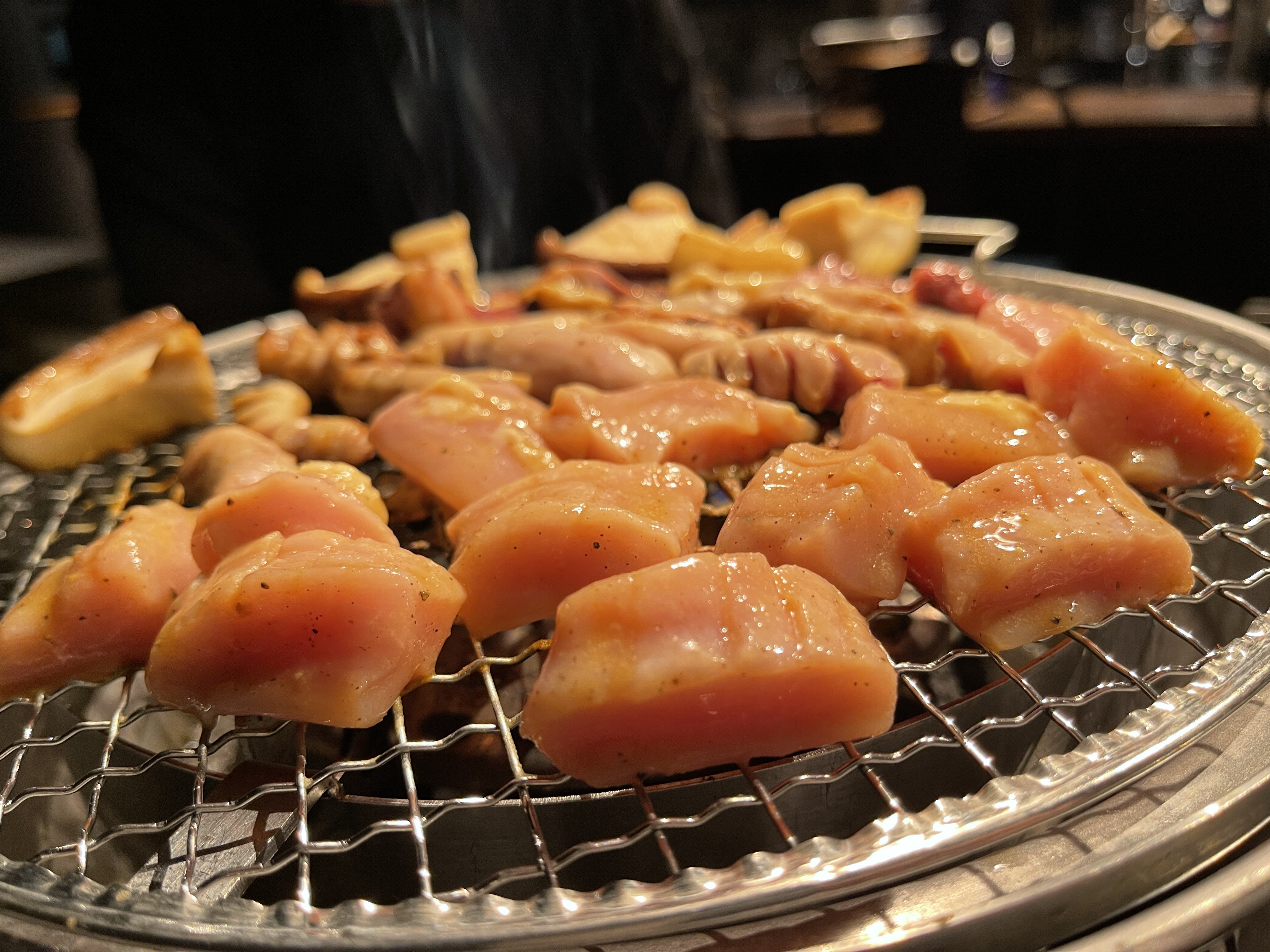 【札幌グルメ】すすきので味わう旭川発祥の絶品塩ホルモン「●●●」