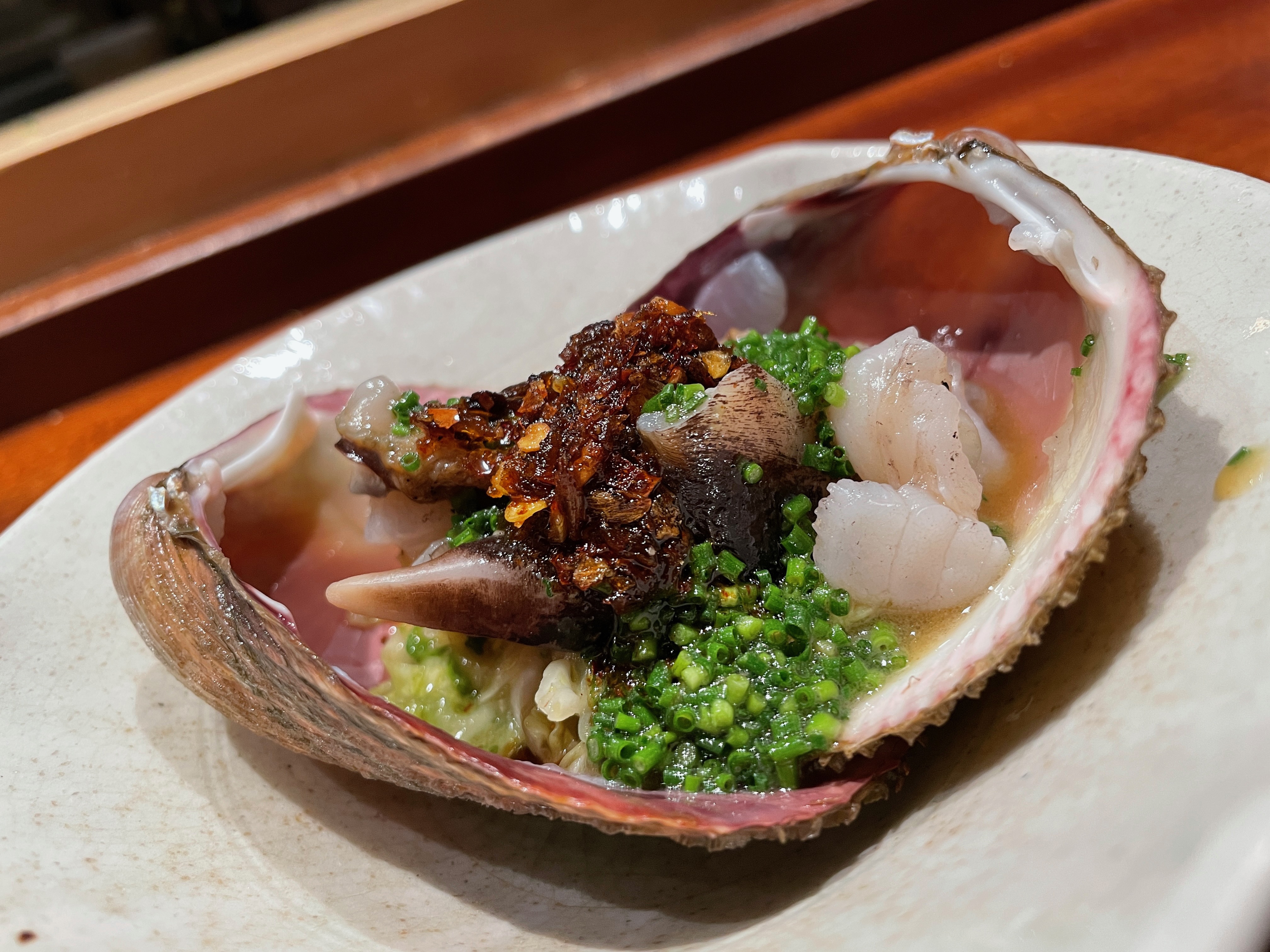 【大阪グルメ】圧倒的な想像力と旬の食材とソースの重ね技で味わえる究極の料理「●●●」