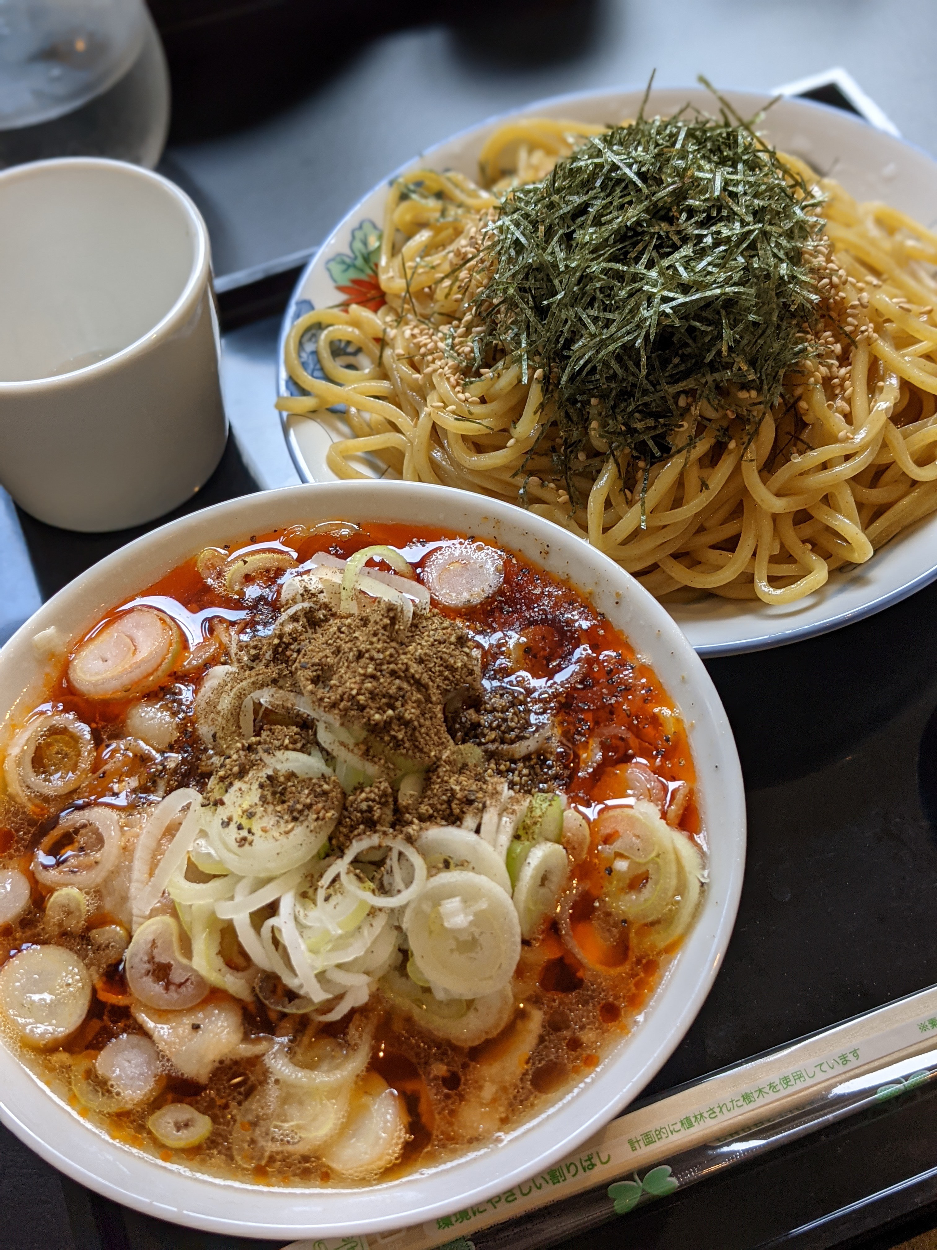 【六本木グルメ】虎ノ門で長蛇の列を作り出した肉そばが六本木で味わえる「●●●」