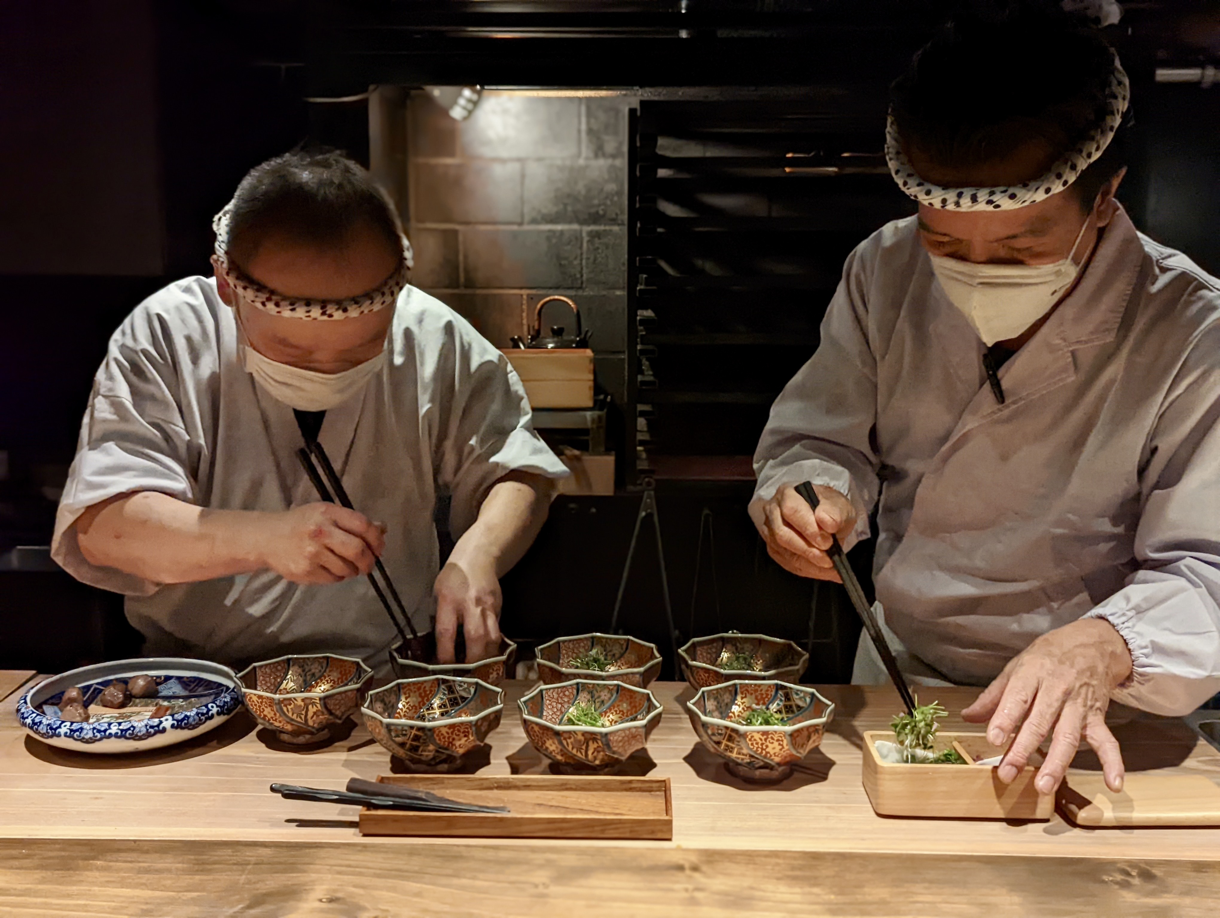 【東京グルメ】薪で焼き上げる新ジャンルの焼き鳥屋「薪鳥新神戸」