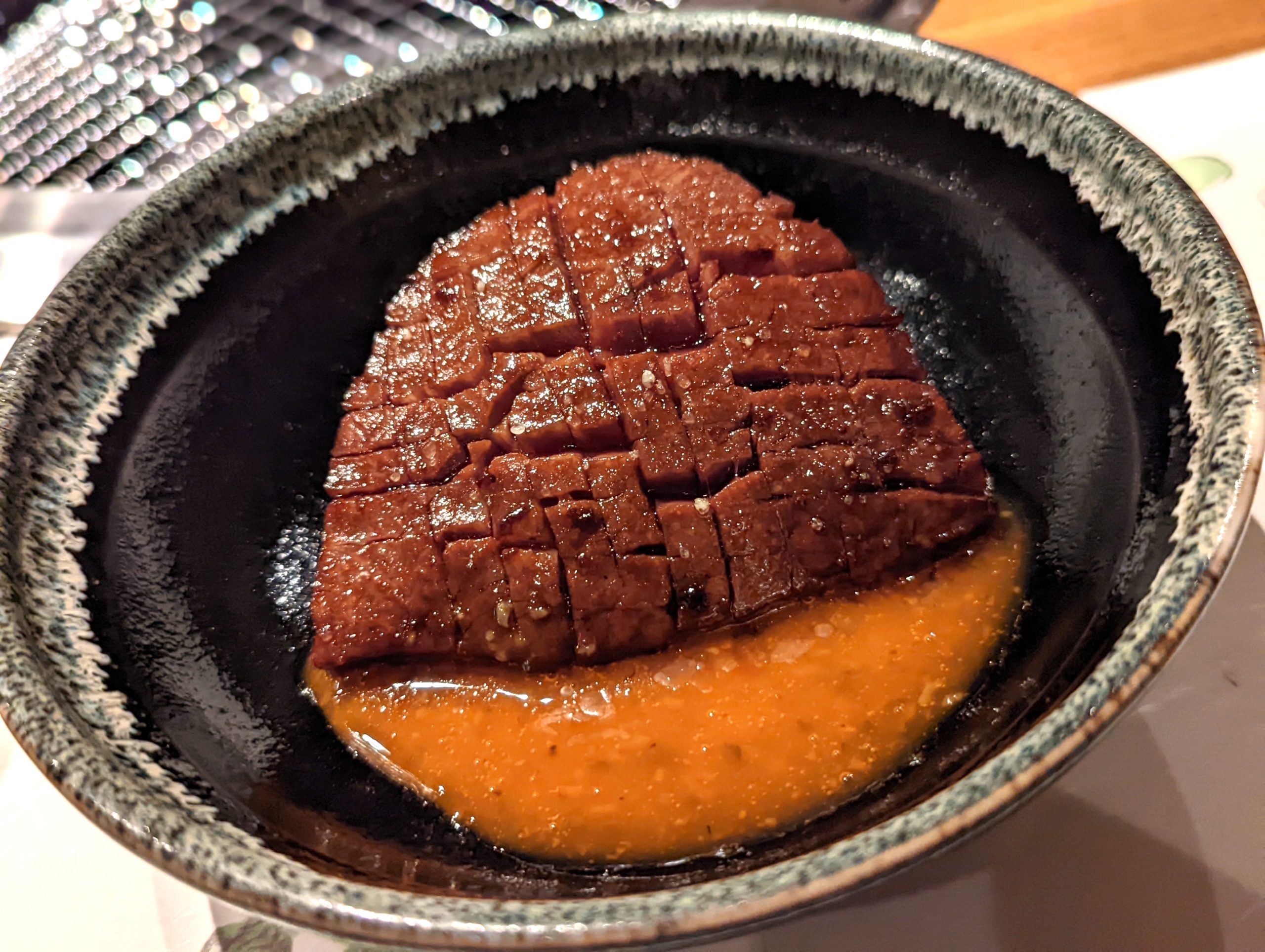 肉好きのオーナーが店で使う肉は牧場に自らが訪れて決めるなどのこだわりを持つ焼肉割烹のお店「肉匠堀越」