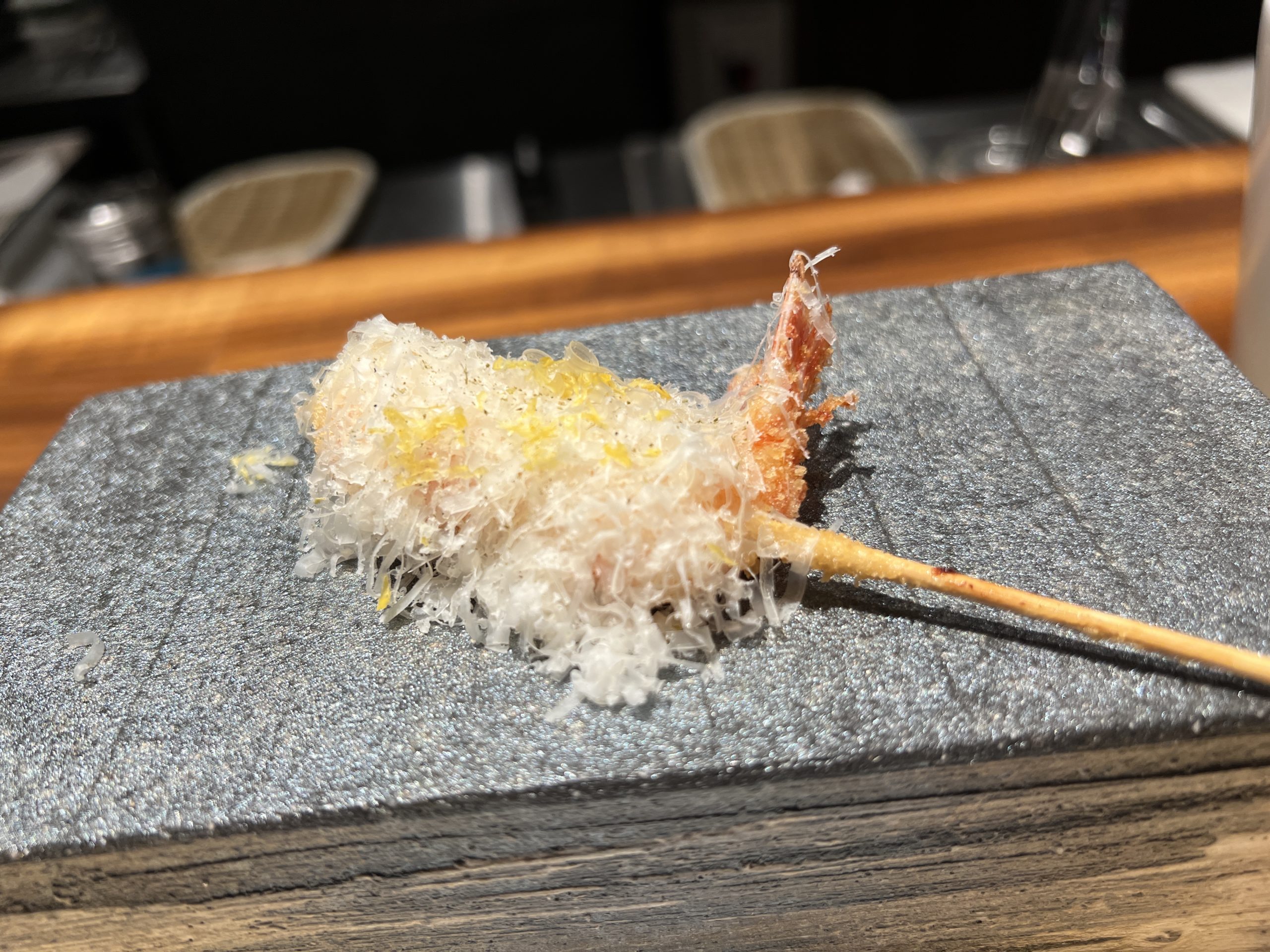 大阪で予約の全く取れないお店「●●●」のソースで味わう串揚げ店「●●●(ユイル)」