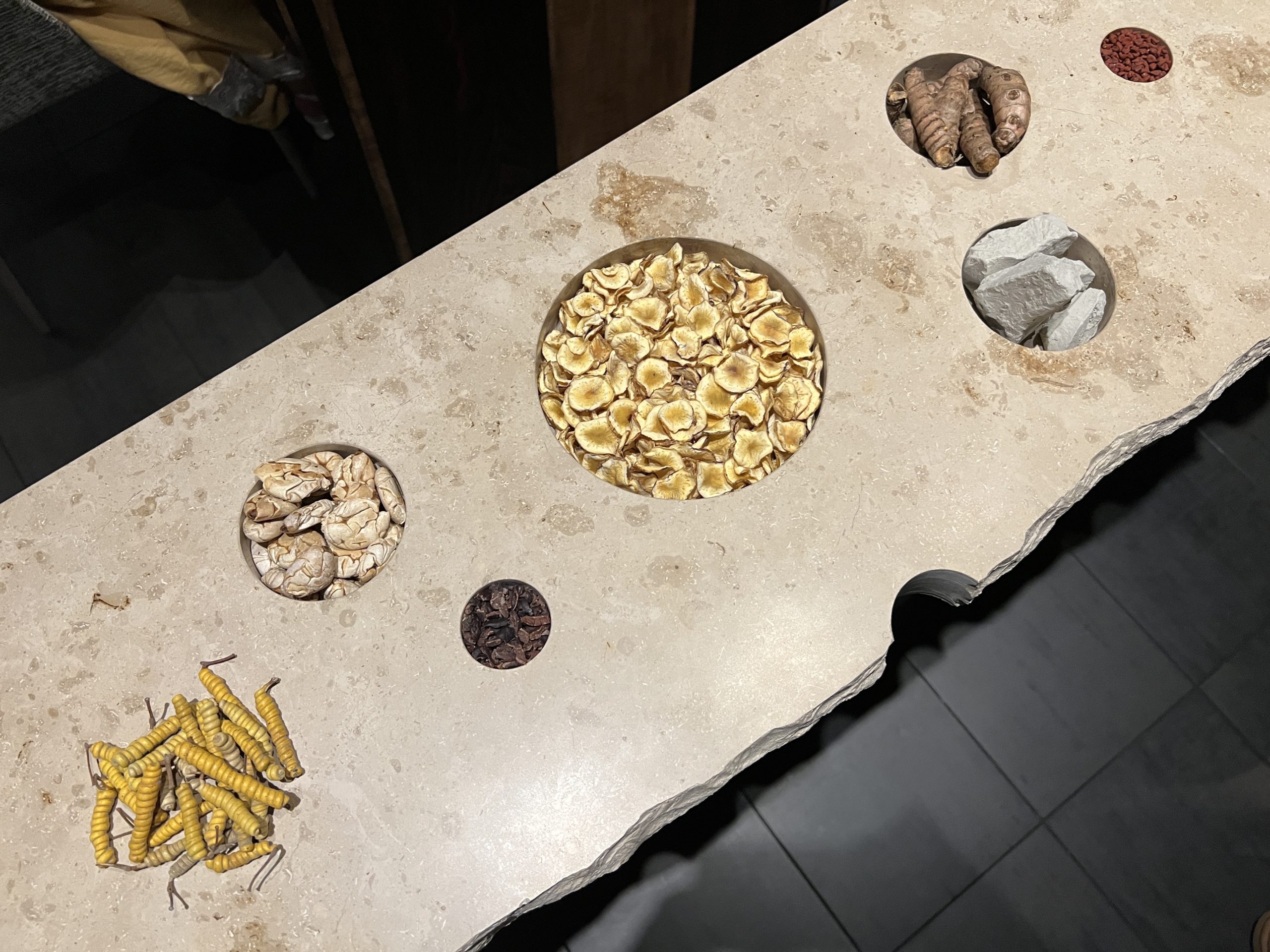 ●●●の姉妹店として日本の食材で表現するペルー料理店「●●●(マス)」