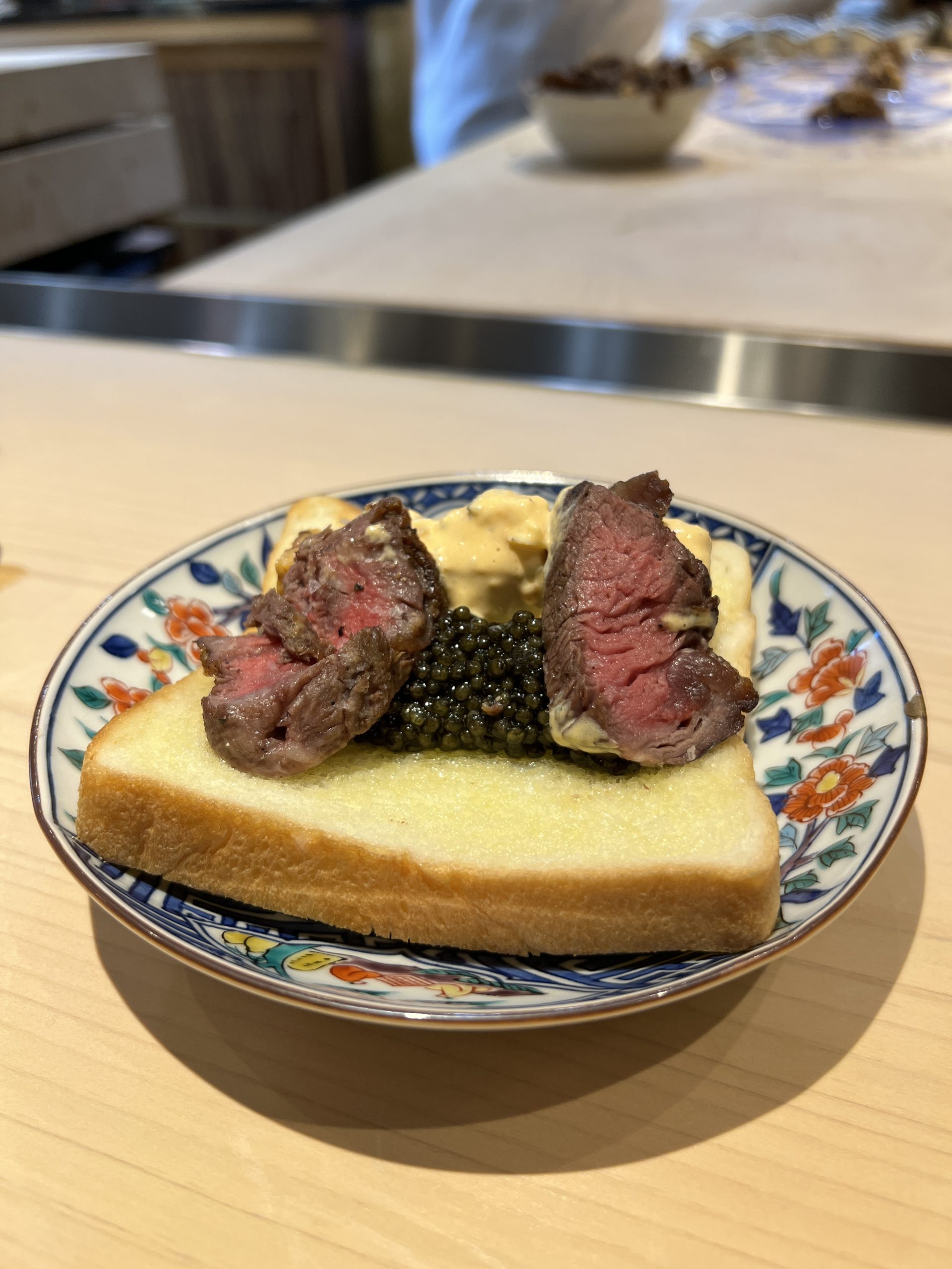 日本一豪華な朝食が土曜日に常連限定ど食べることができる「●●●」