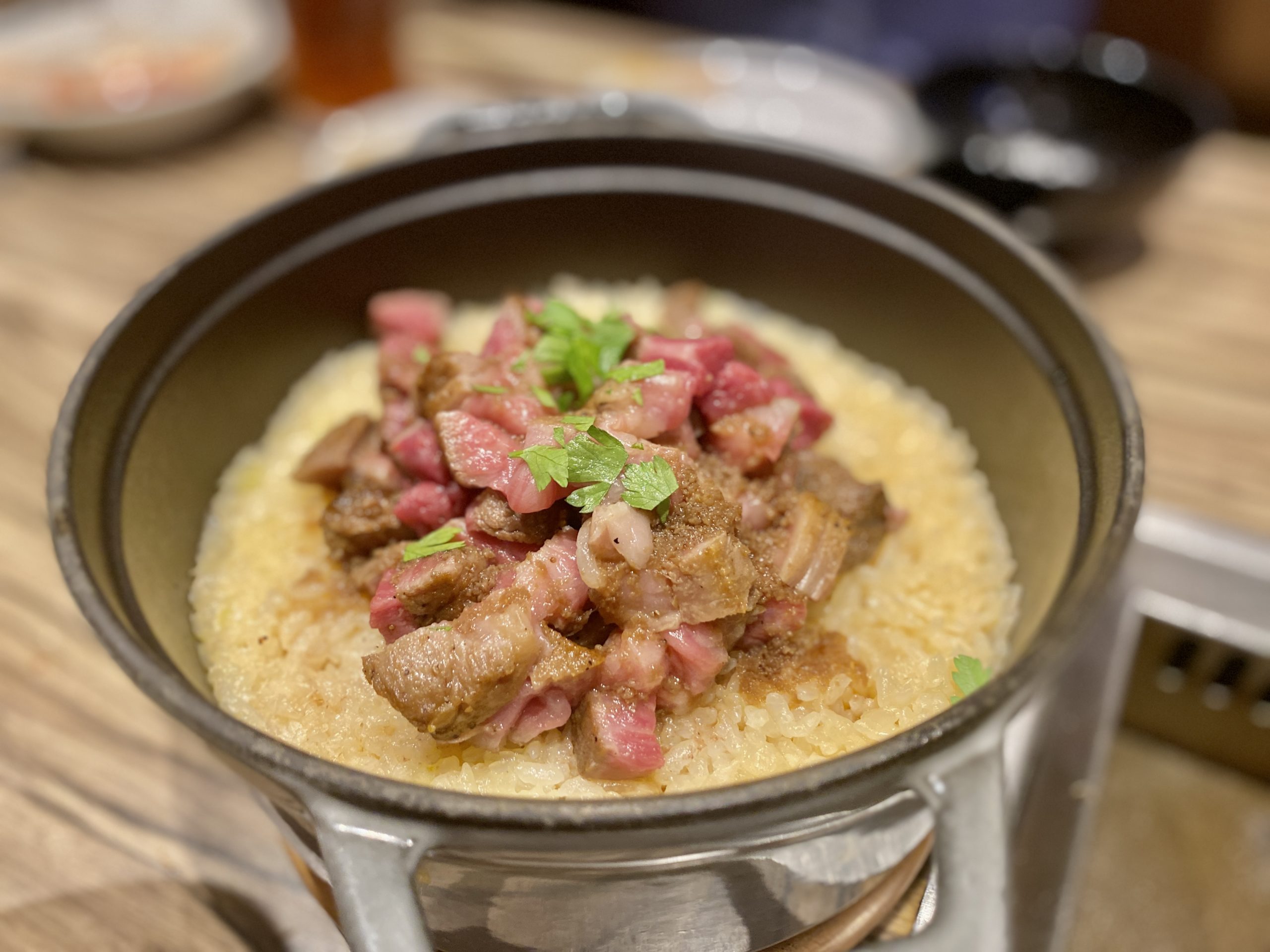 【TERIYAKI美食倶楽部】名物が盛りだくさん！圧倒的な力強さのある東京屈指の人気焼肉店「●●●」