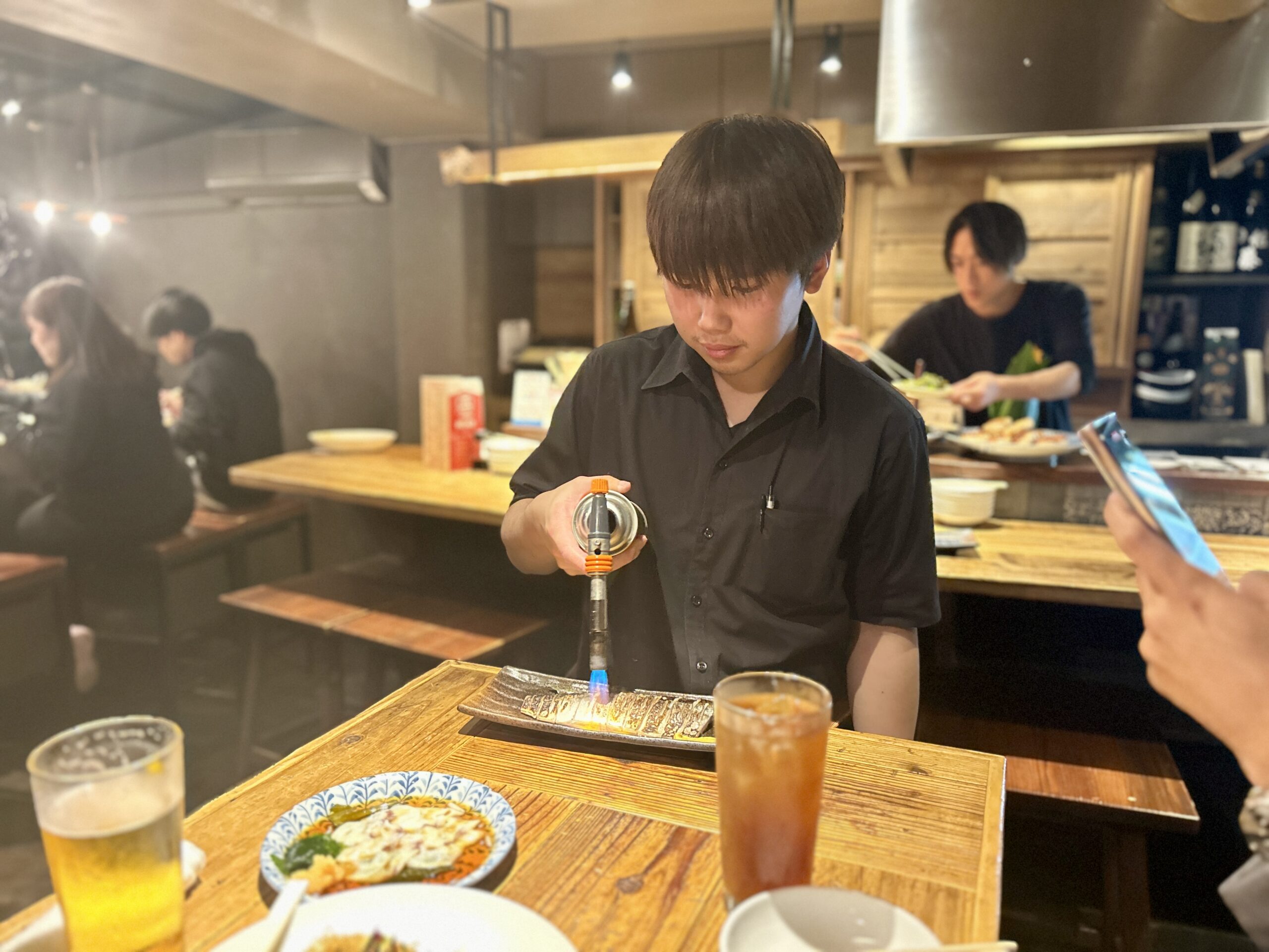 ＜忘年会＞六本木の裏路地に佇み、多くの人で賑わう居酒屋【●●●】