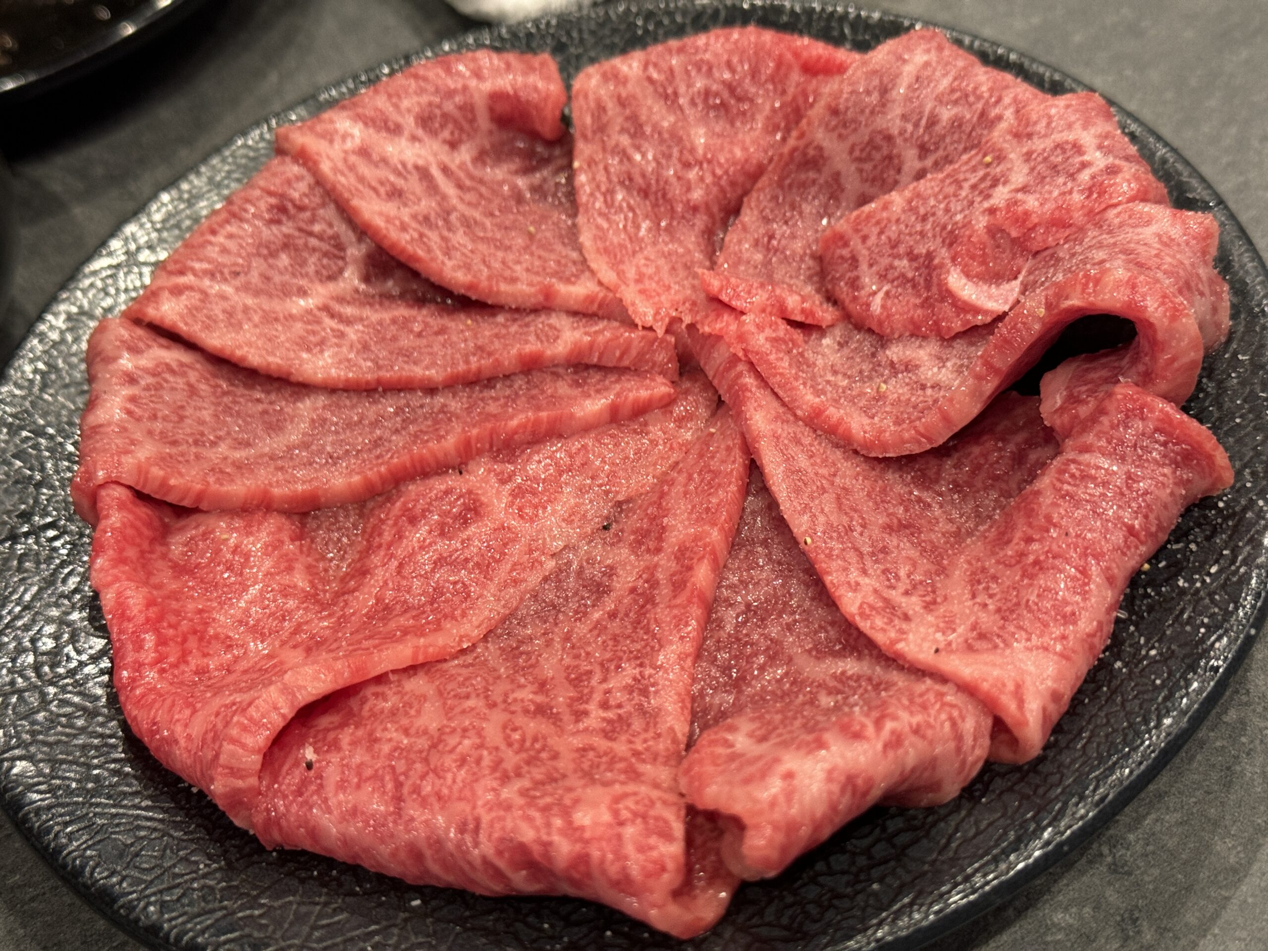 【大阪グルメ】胃もたれしない、ずっと食べ続けられる焼肉＜●●●＞