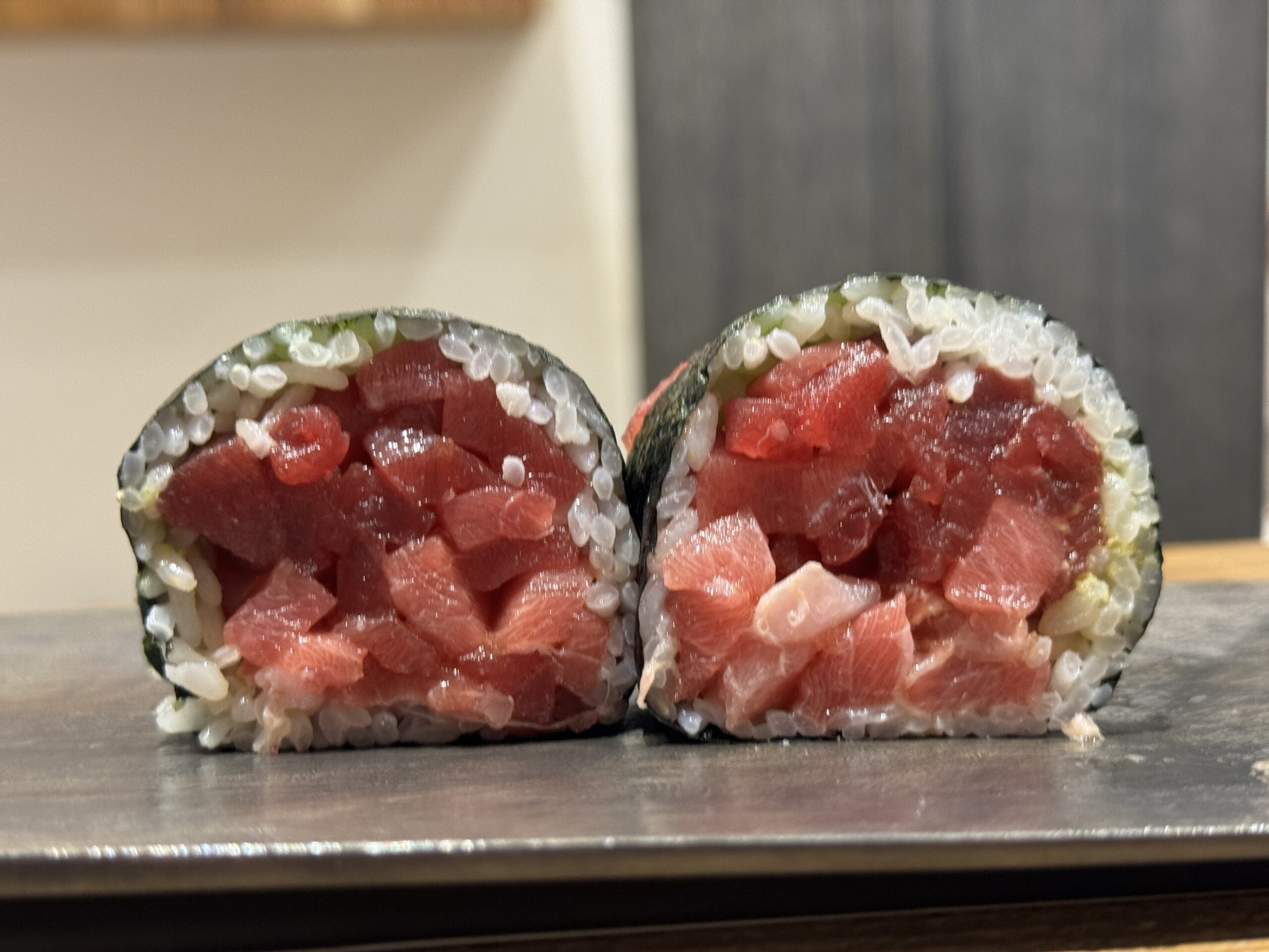 立ち食いでも絶品！リーズナブルに本格寿司を堪能できる穴場店