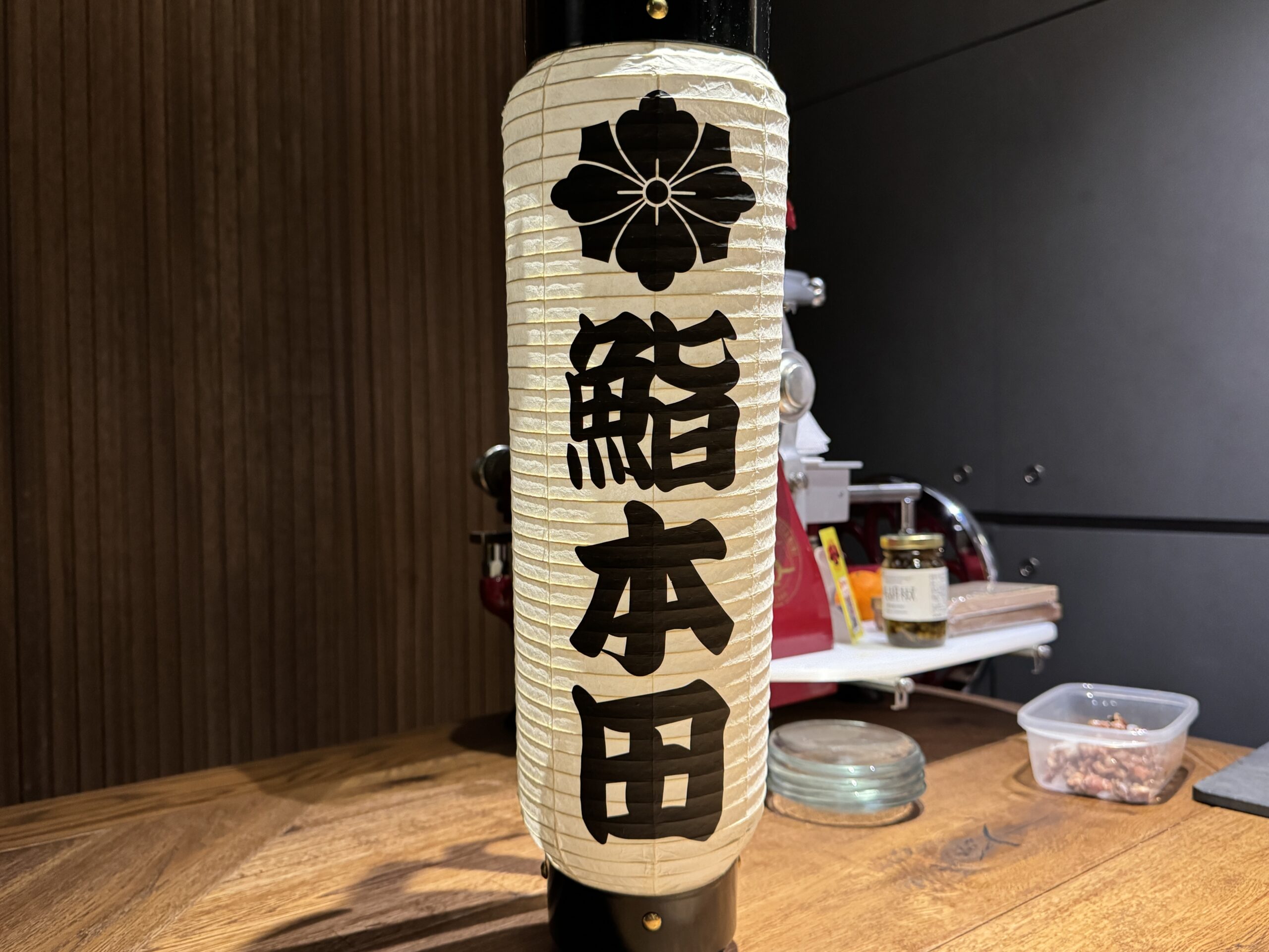 「鮨本田×●●●」一夜限りのコラボイベントで味わう、醤油とわさびを使わない革新的な鮨