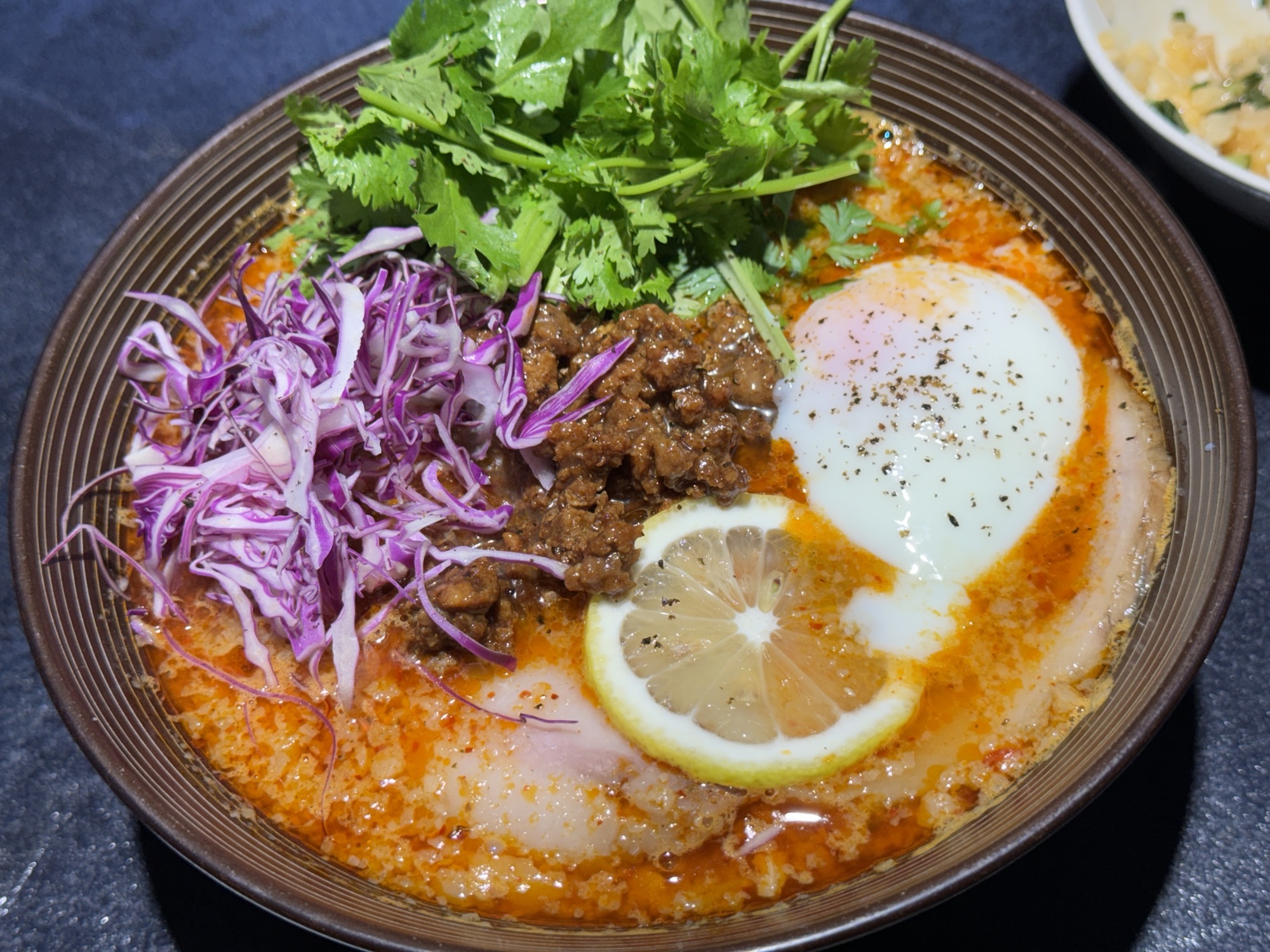 【神奈川の名店】「●●●」で味わう至福の一杯！こだわり抜いた自家製麺と濃厚スープが自慢のラーメン店