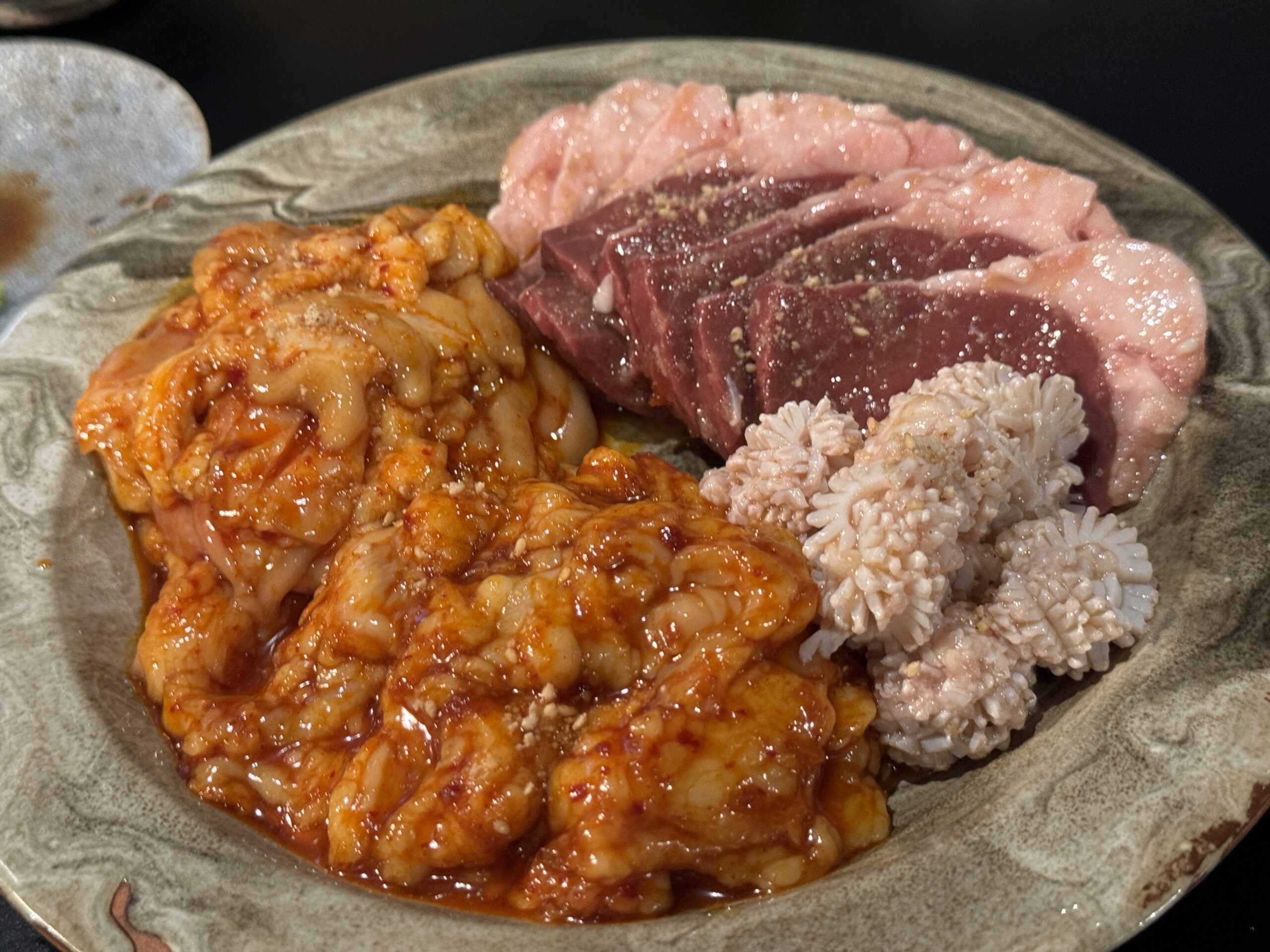 特にホルモン系のお肉が絶品！旨味を最大限に引き出す「●●●」