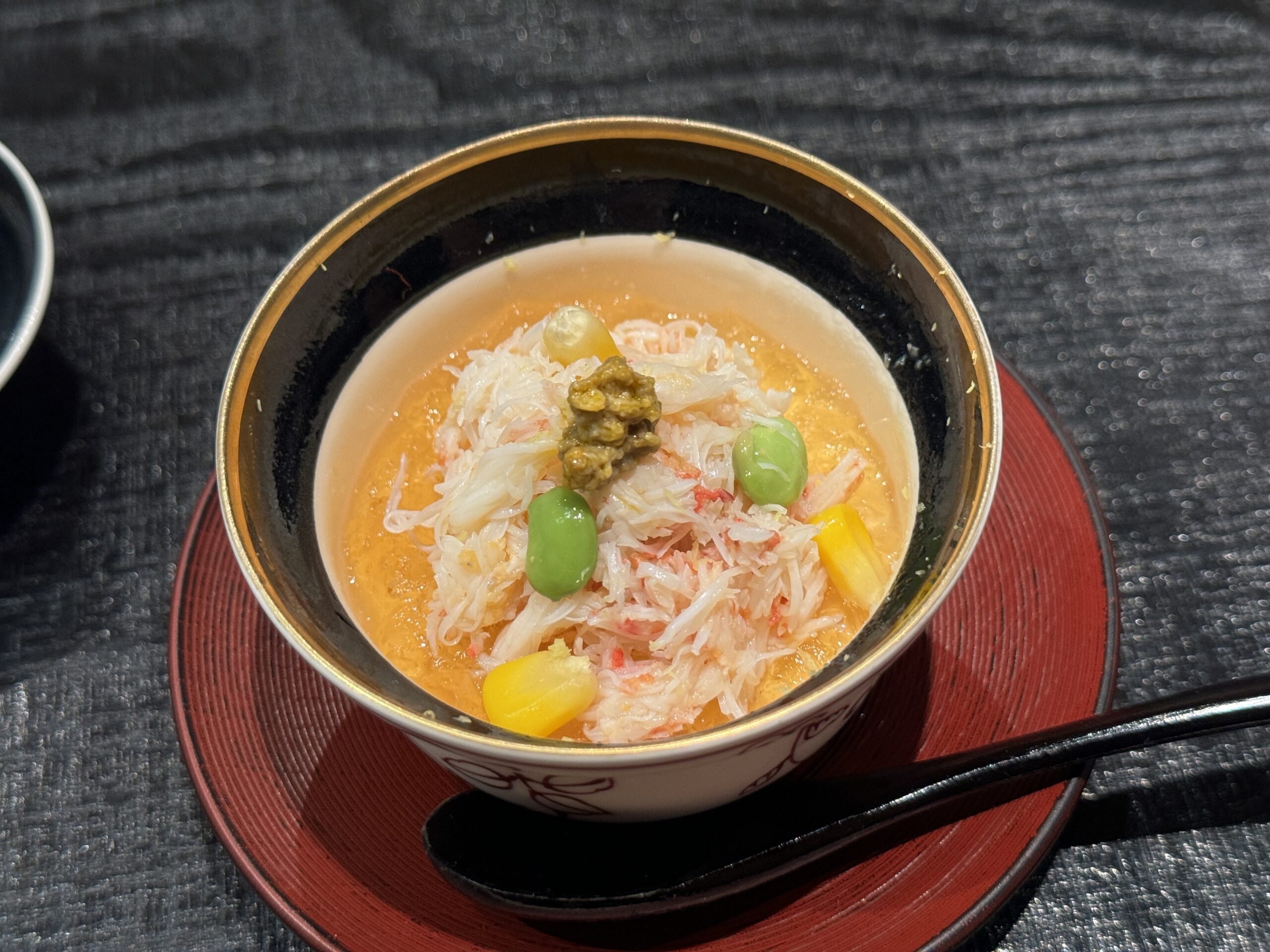 西麻布の隠れ家で味わう四季折々の美食 ～「●●●」高橋シェフが紡ぐ和の伝統と世界の技法～
