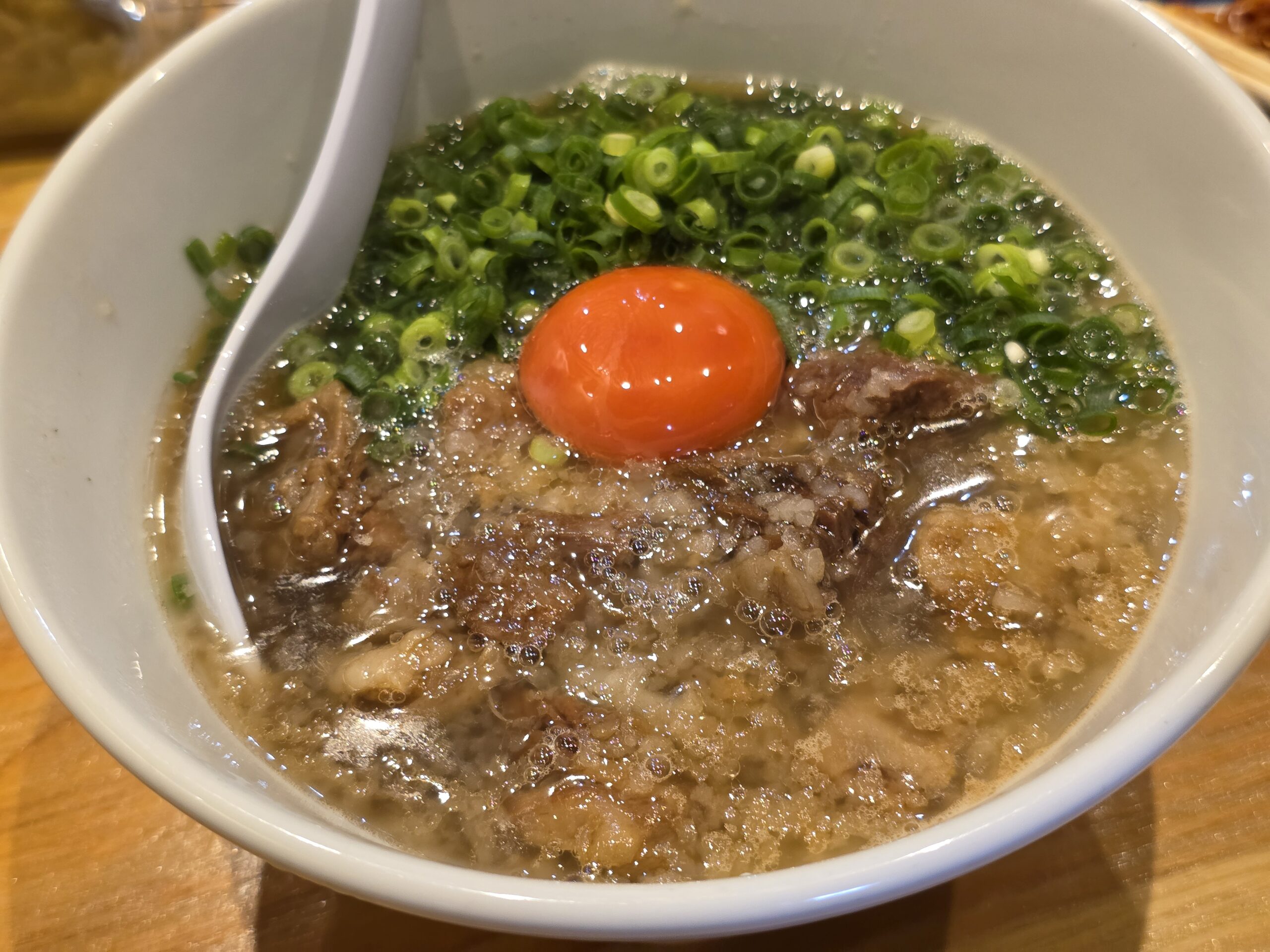 朝7時から禁断の味!? 福岡・箱崎『●●●』の”脂うどん”が悪魔的すぎた…