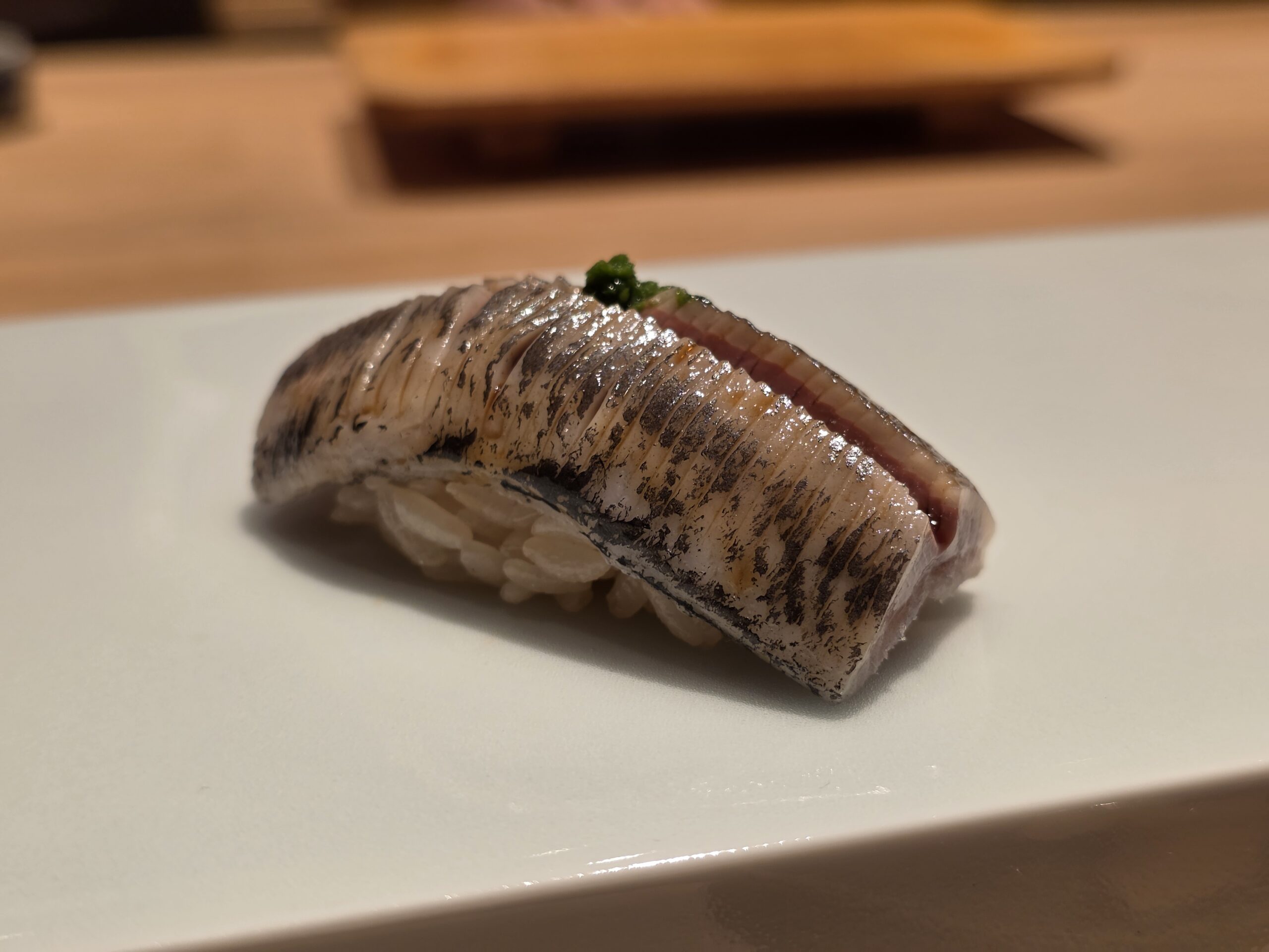 銀座「●●●」実食レポ｜寝かせで旨味を引き出す“江戸前の進化”をカウンターで